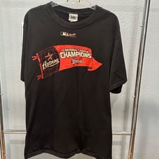 2005 Lee Men's Black and Red Astro championship T-shirt Size Large