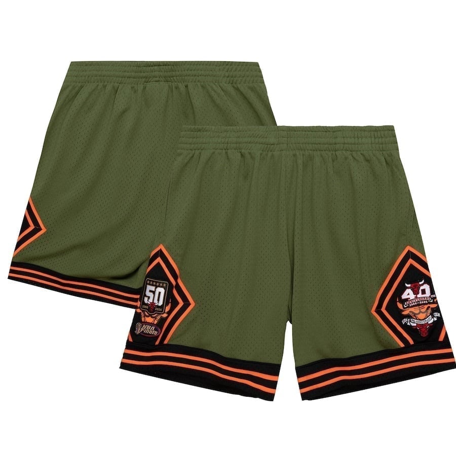 Men's Chicago Bulls Mitchell & Ness Green 1997-98 flight swingman shorts