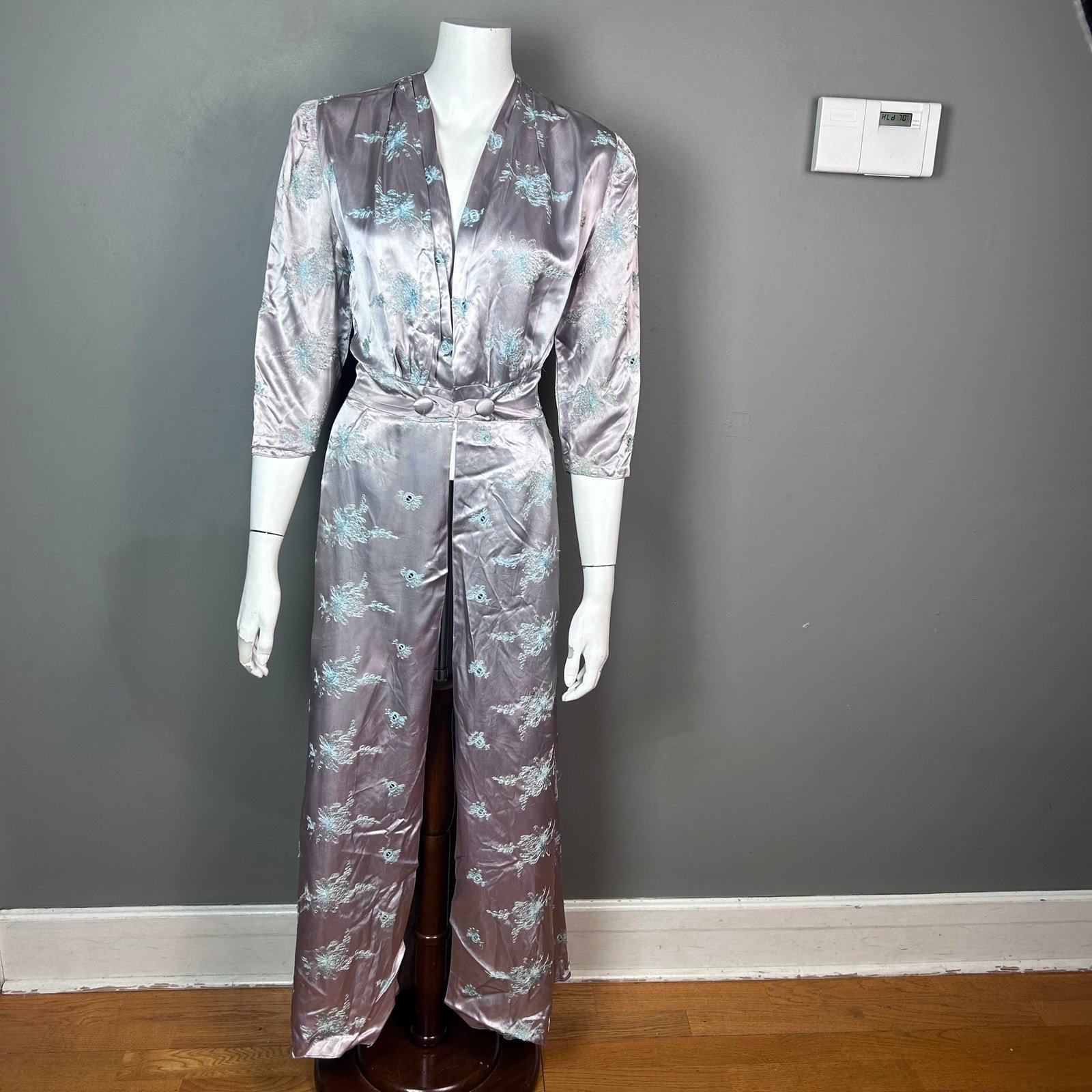 Vintage Robe women's XS Small satin faux silk eyelet short sleeve Hollywood 50s