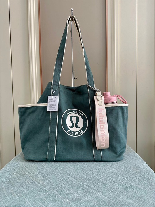 Daily multi-pocket design canvas handbag by lululemon