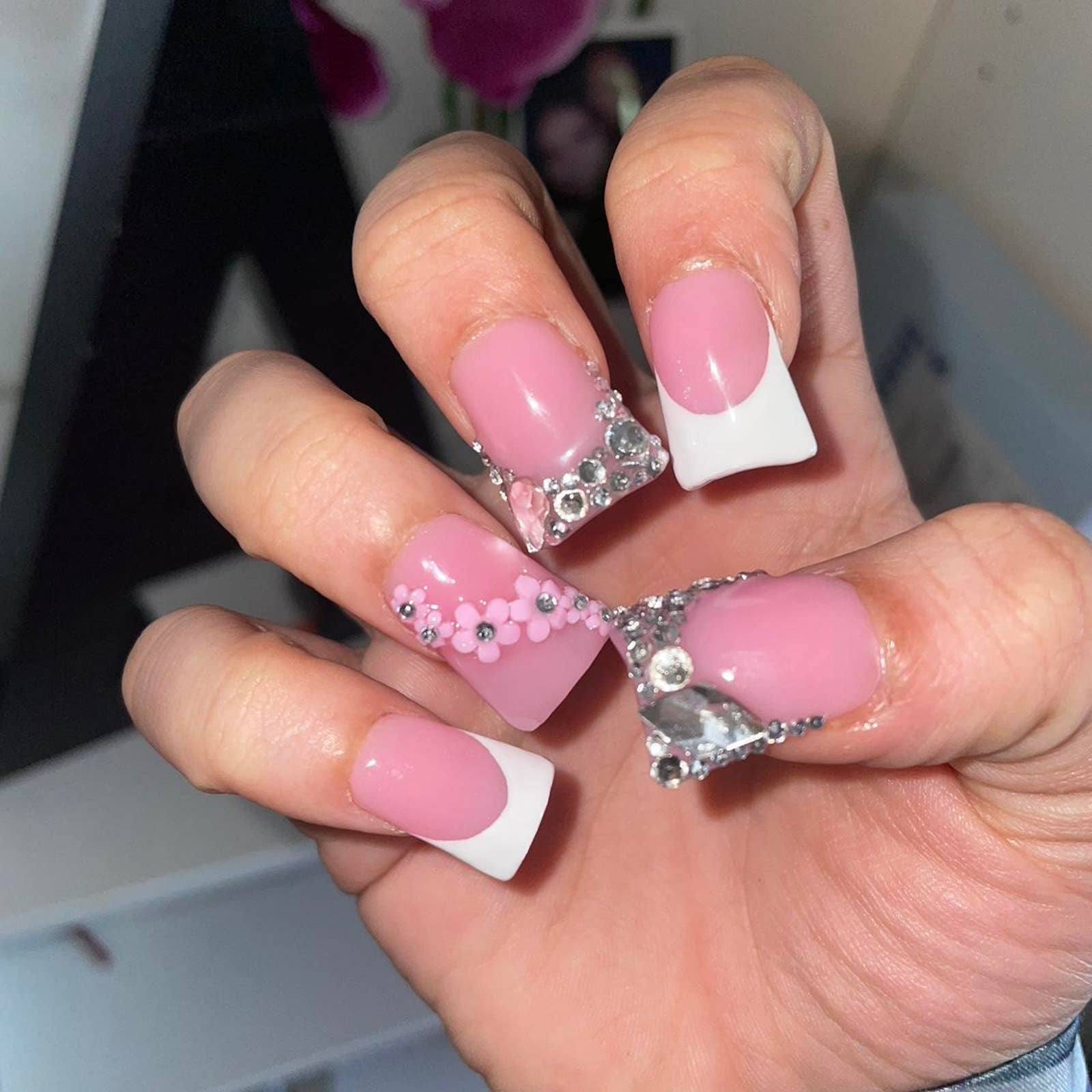 “It girl” Acrylic Short/ Medium press on duck nail set size small