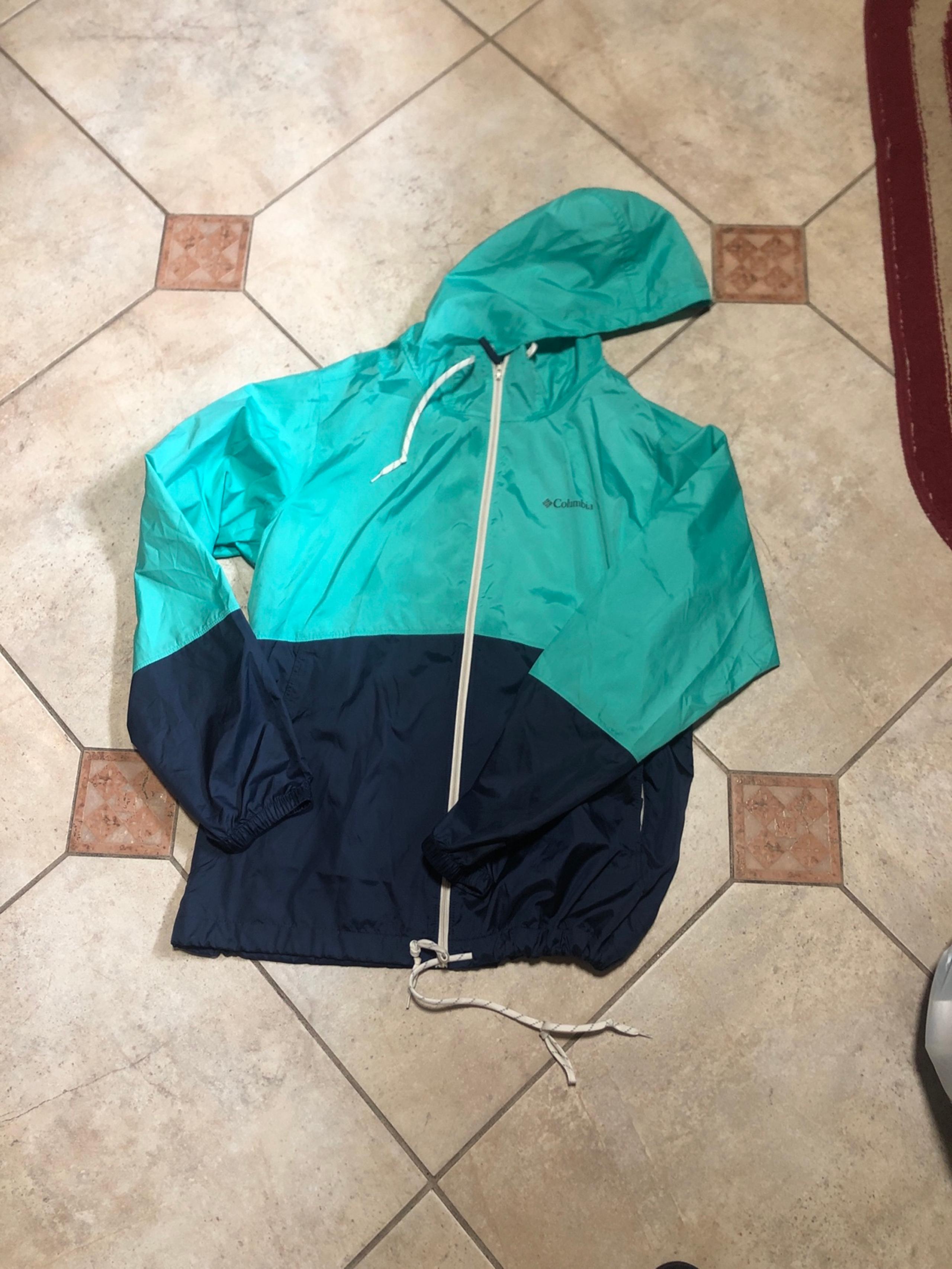 Columbia Raincoat for men size L really nice
