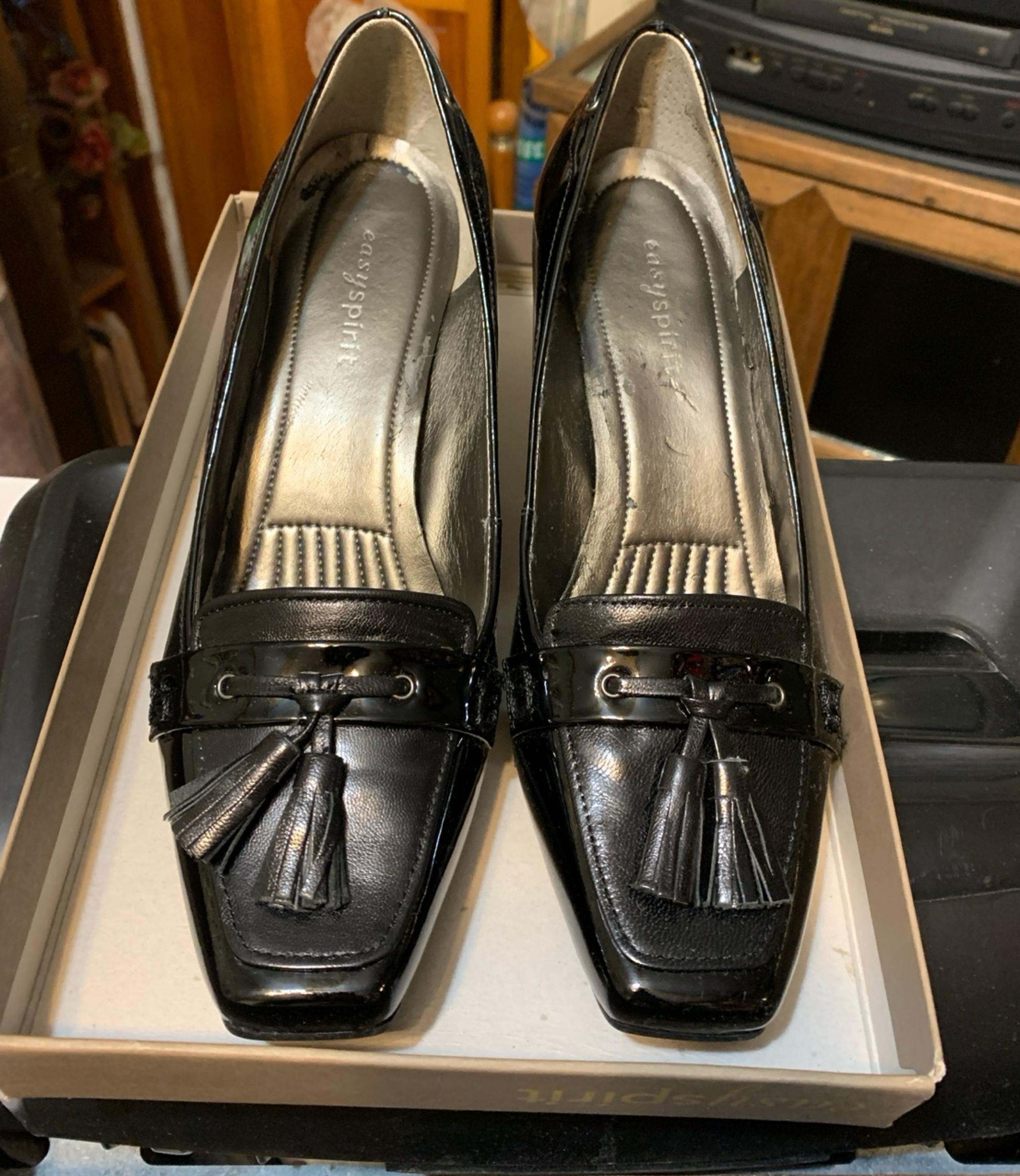 Easy Spirit Women’ patent leather shoes