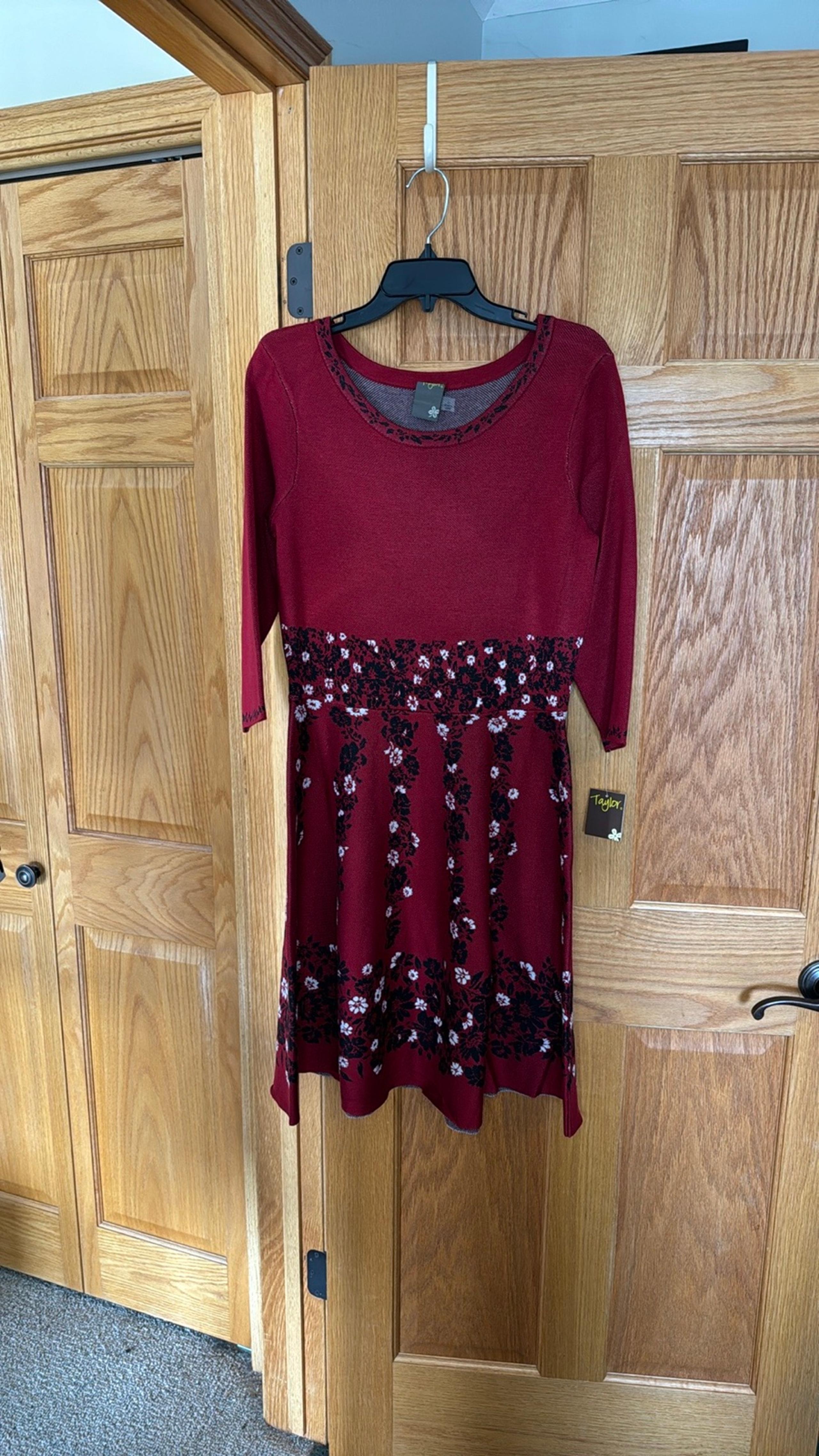 Taylor Dress Floral Fit & Flare Red Scoop Neck 3/4 Sleeve Sweater Dress, Large