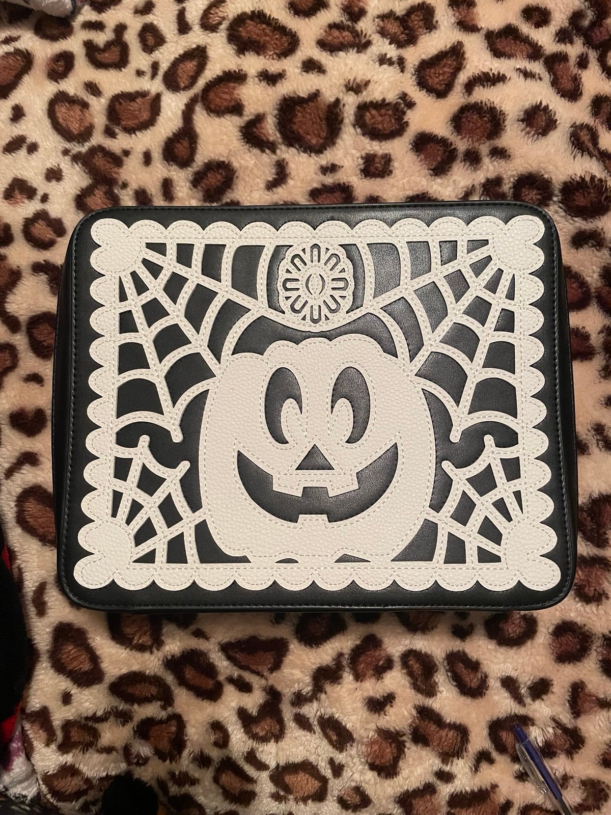 backstitch bruja