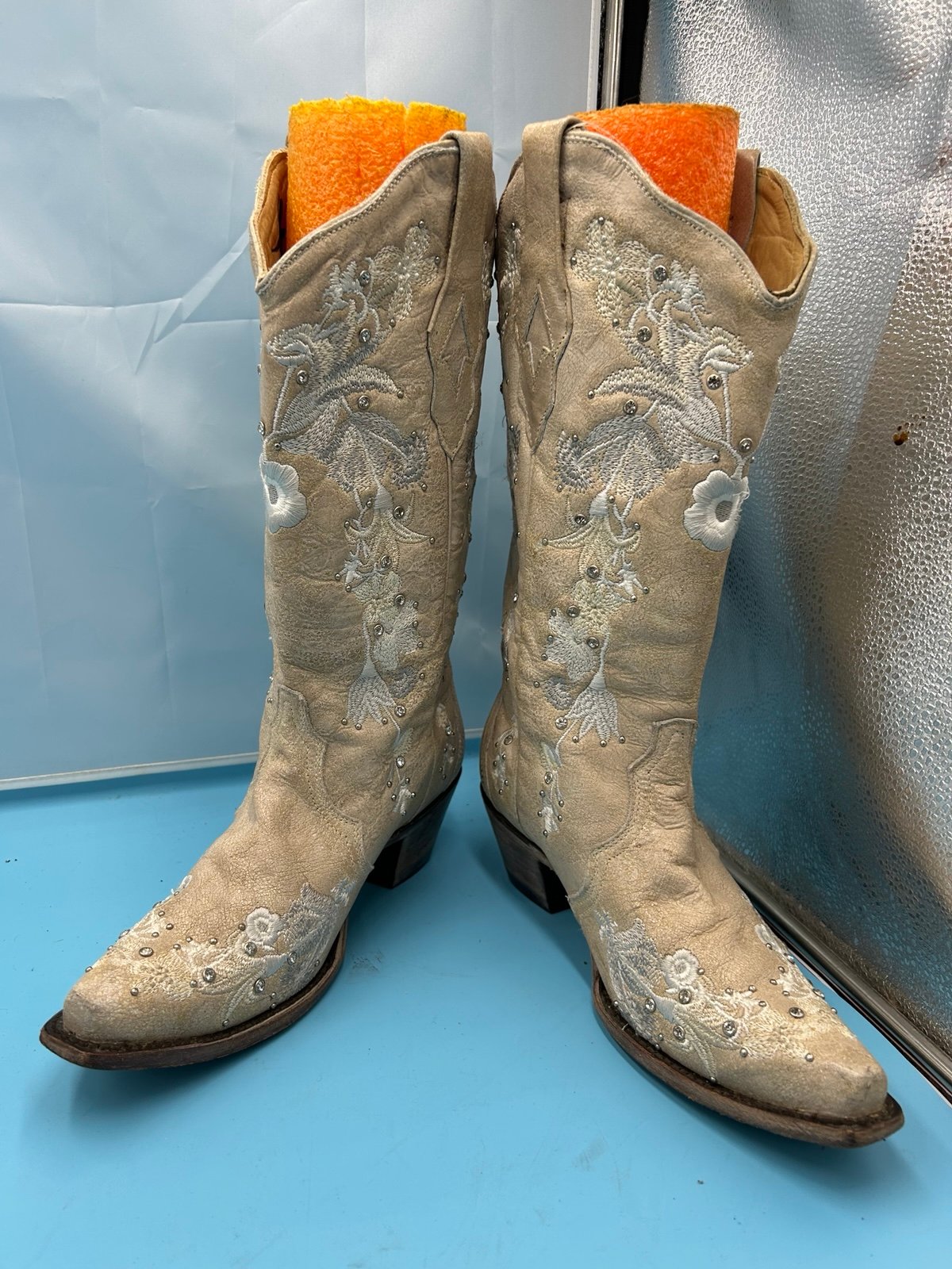 Corral women 9.5 embroidered floral crystal cowgirl boots