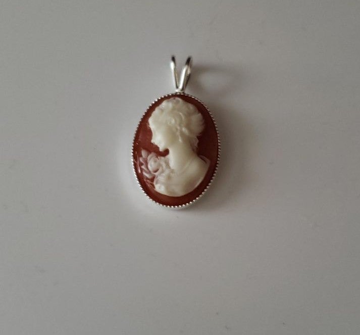 Reisen Cameo in a .925 sterling silver