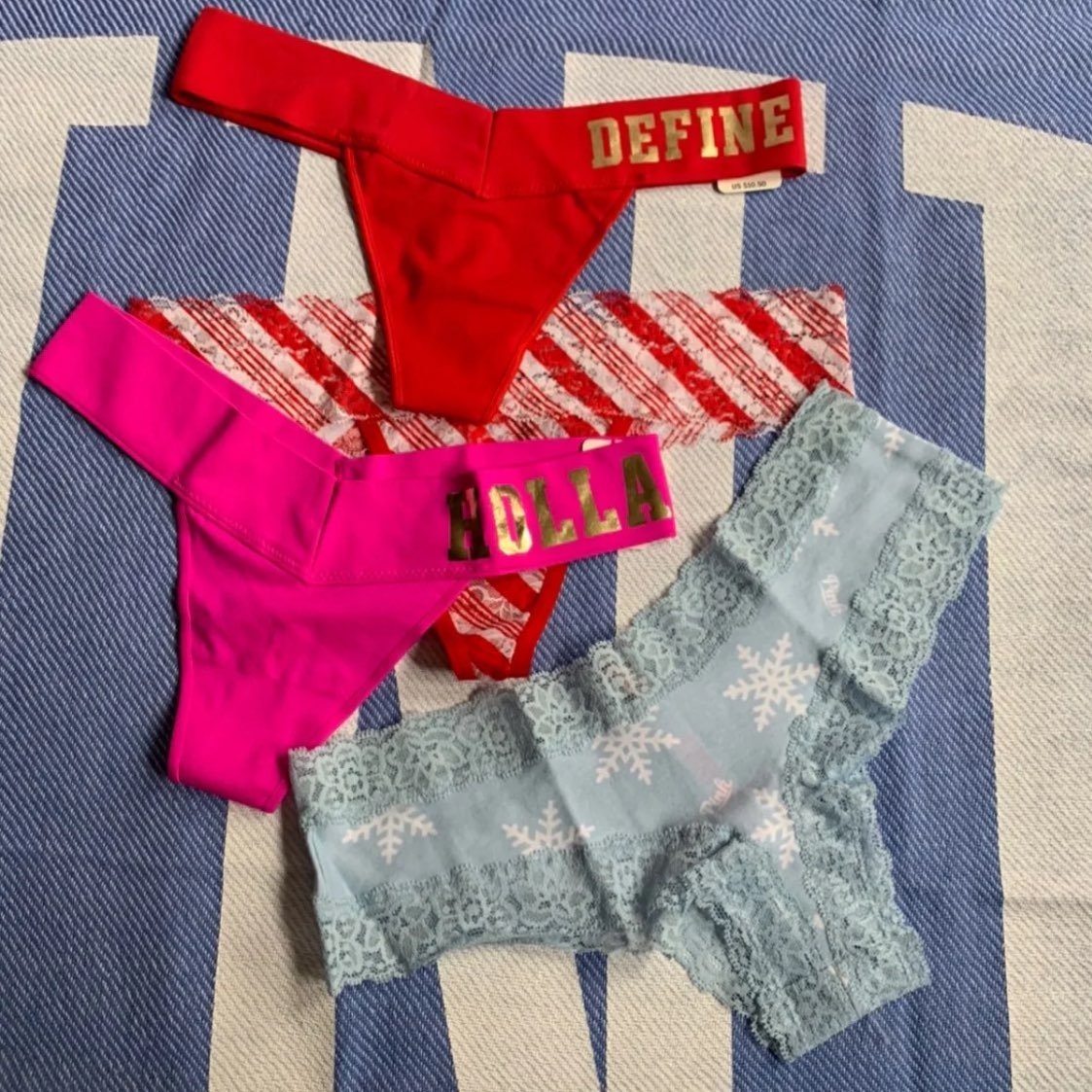 4 New Vs Pink Christmas Thong Small