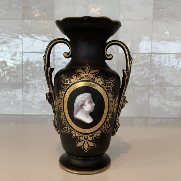 Vintage porcelain urn vase with handpainted bust