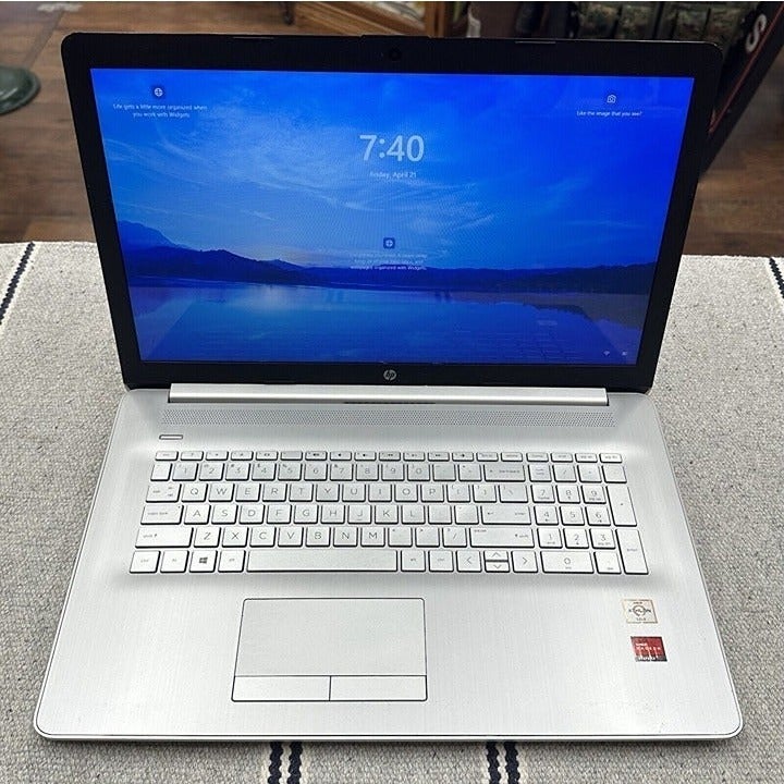 HP Pavilion Laptop 17.3 AMD ATHLON (1TB HDD, 8GB RAM) DVD Win 10 17-ca2096nr