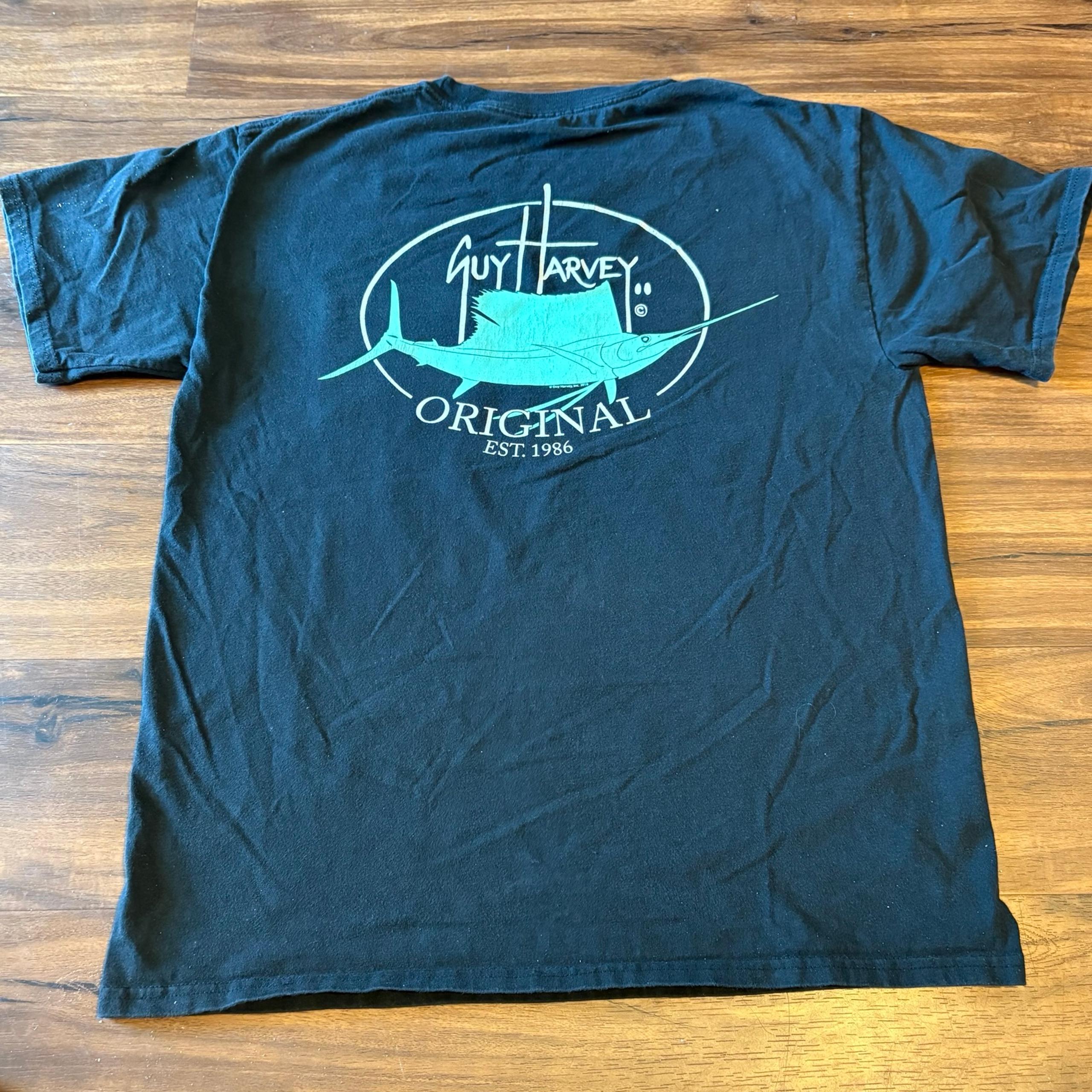 Guy Harvey graphic fishing shirt size medium