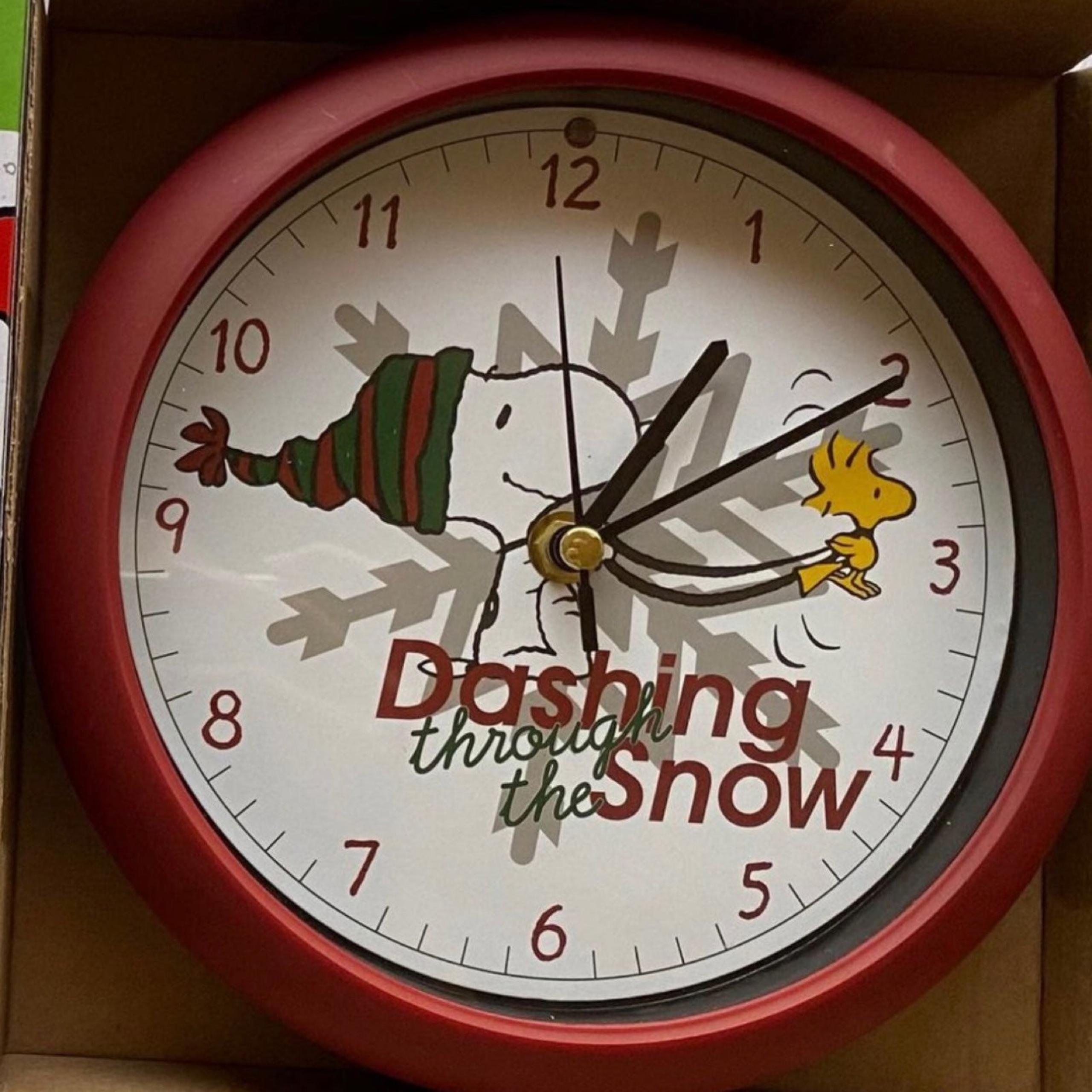 Peanuts 8” Music Clock Plays Linus & Lucy Theme Song Birthday Gift Snoopy