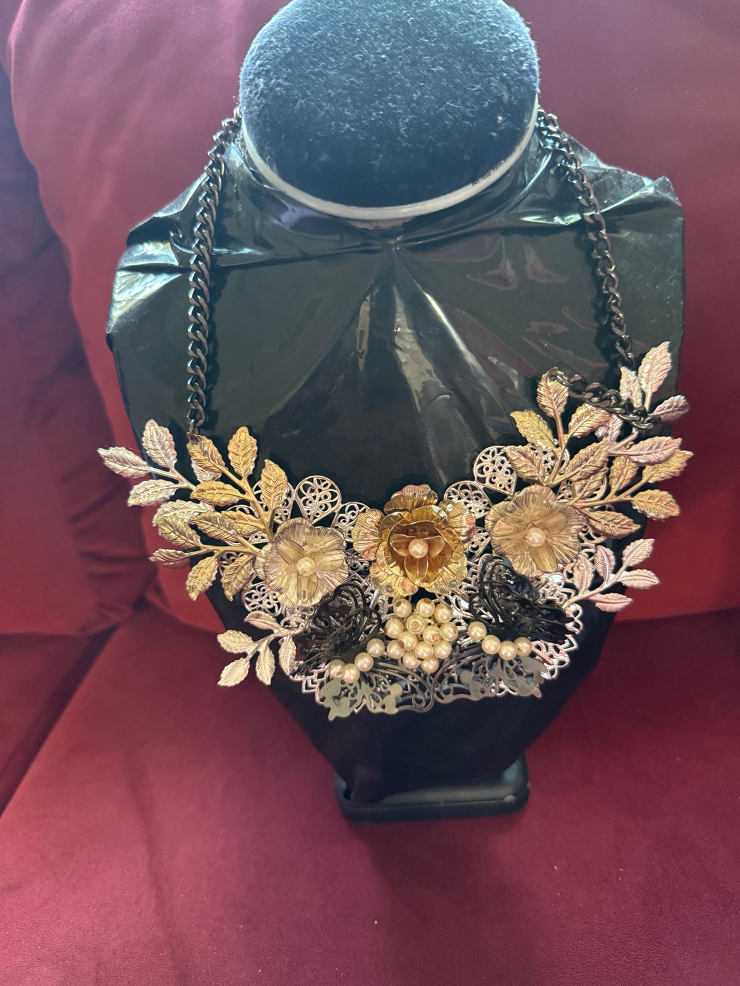 Lucia Designer Metal Art
