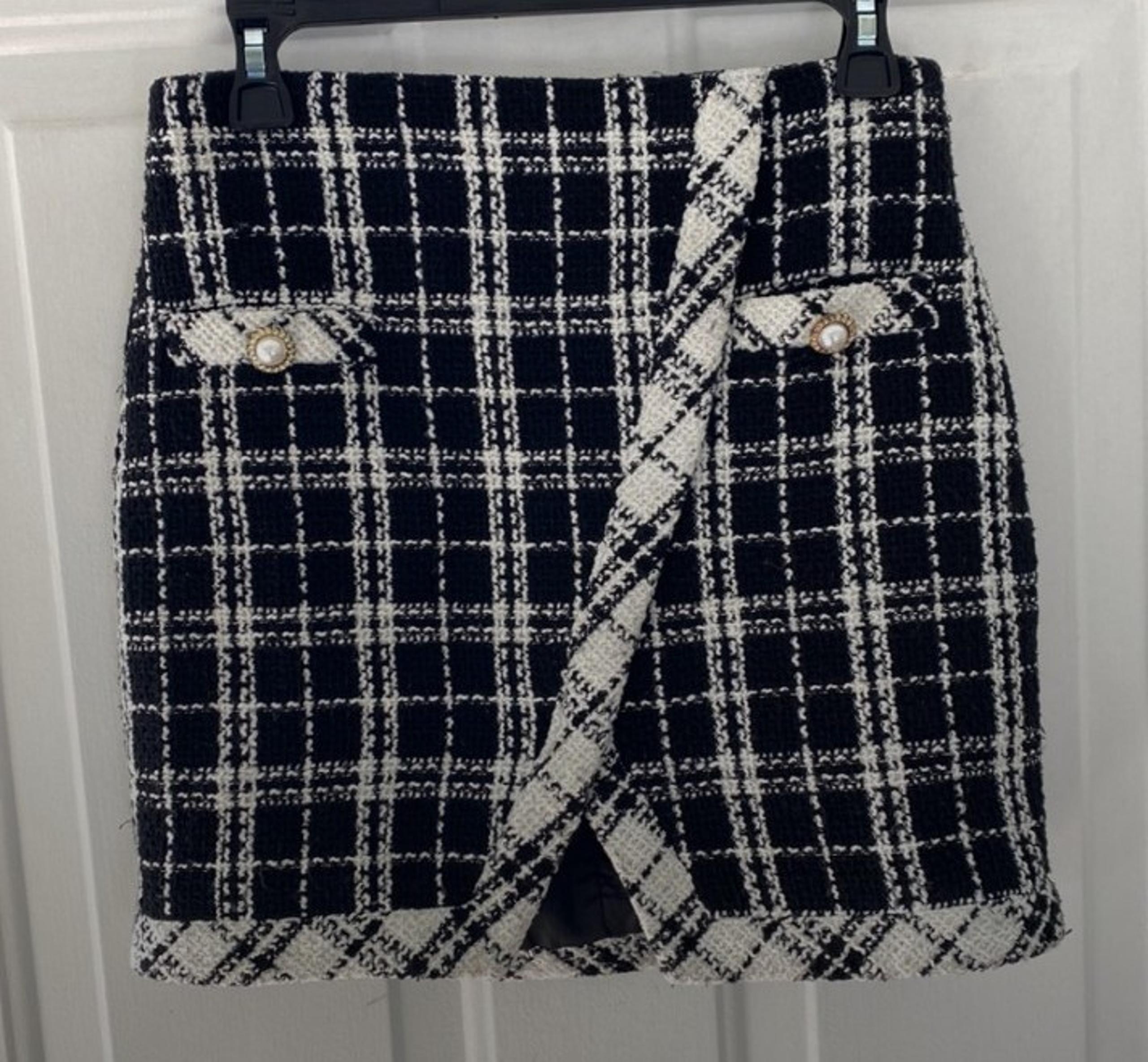 Lulus Chanel Style Black & White Tweed Mini Skirt. Size Small