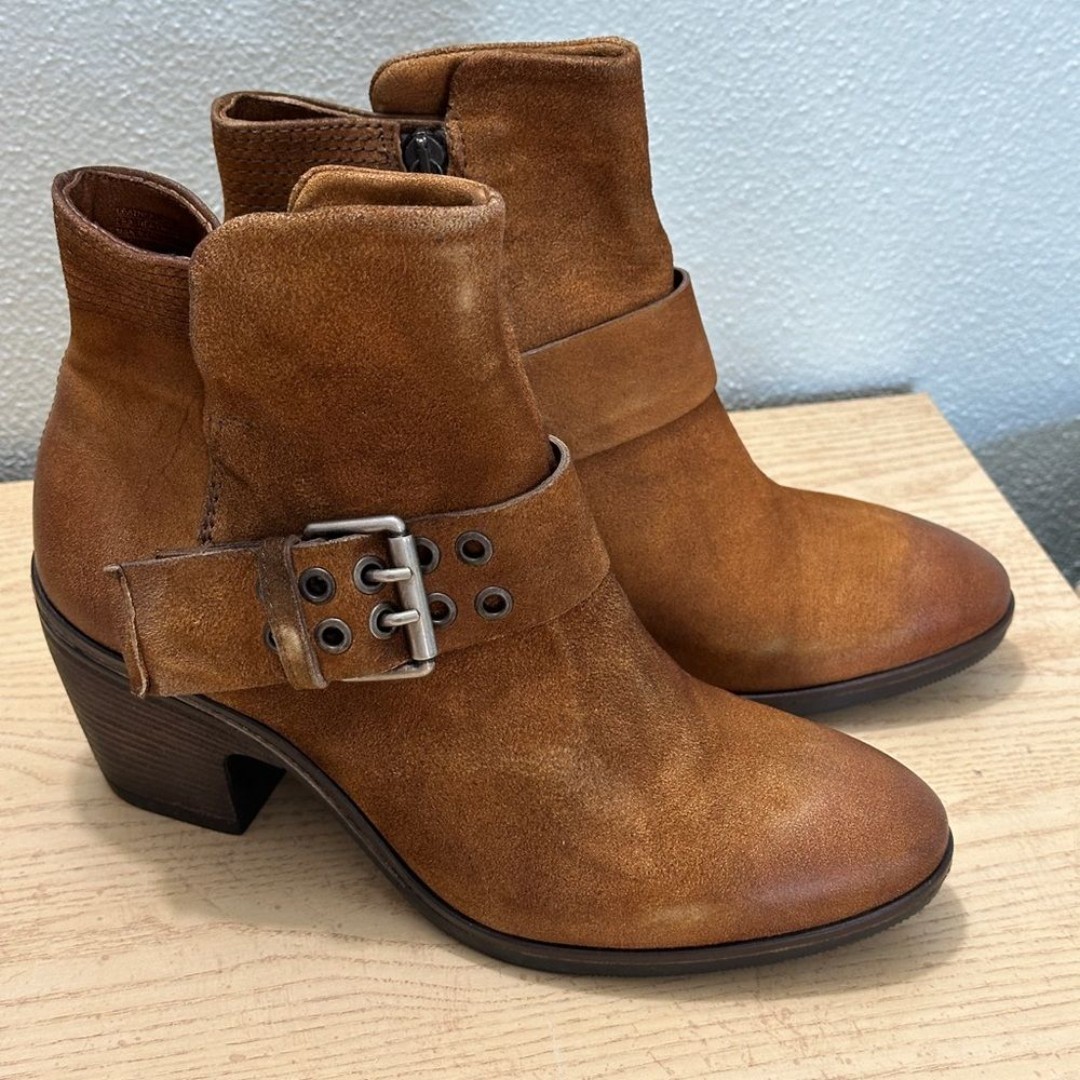 Miz Mooz Bubbles Leather buckled distressed ankle booties size 40