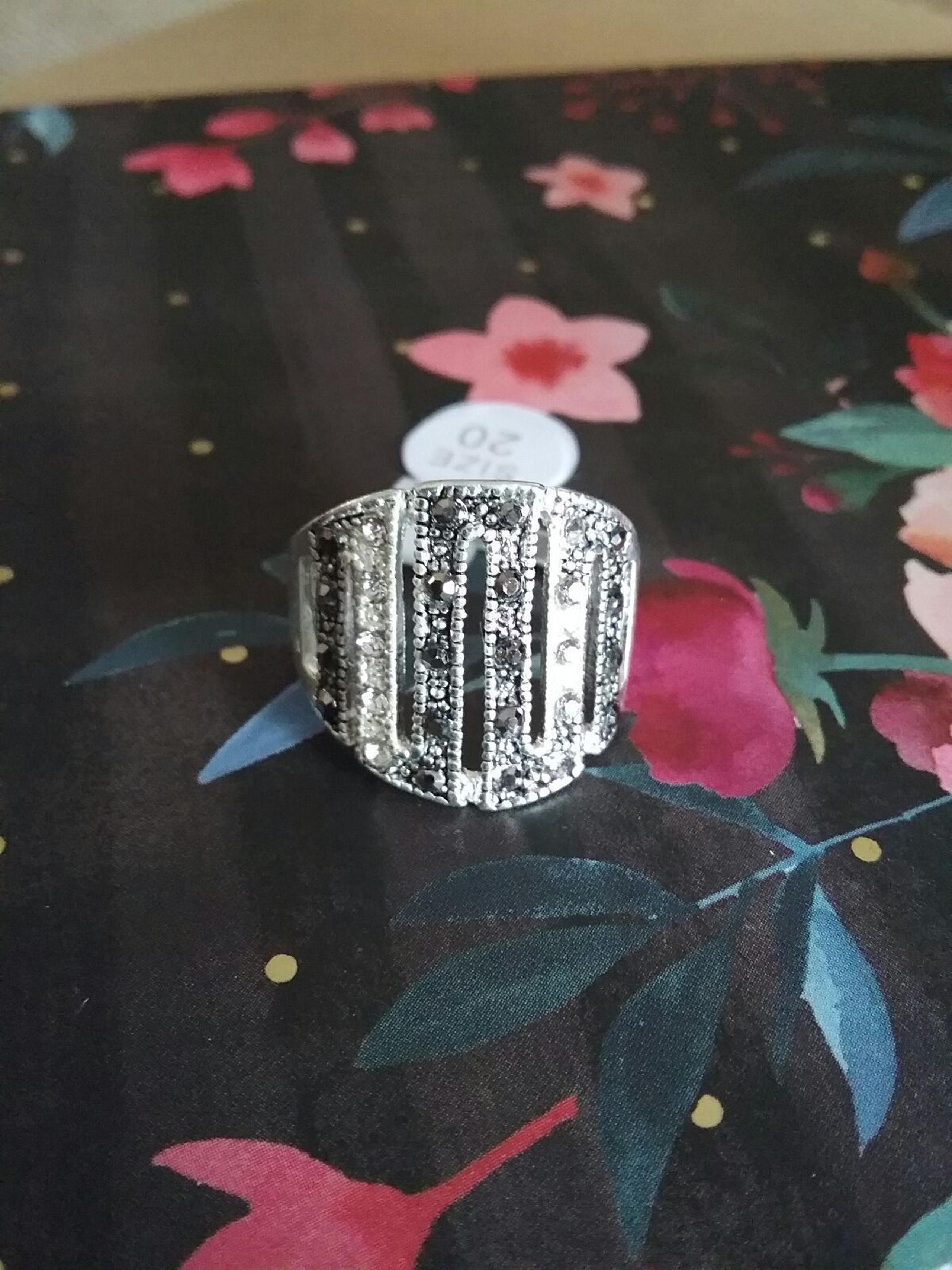 Marcasite Style Ring " City Bridge "