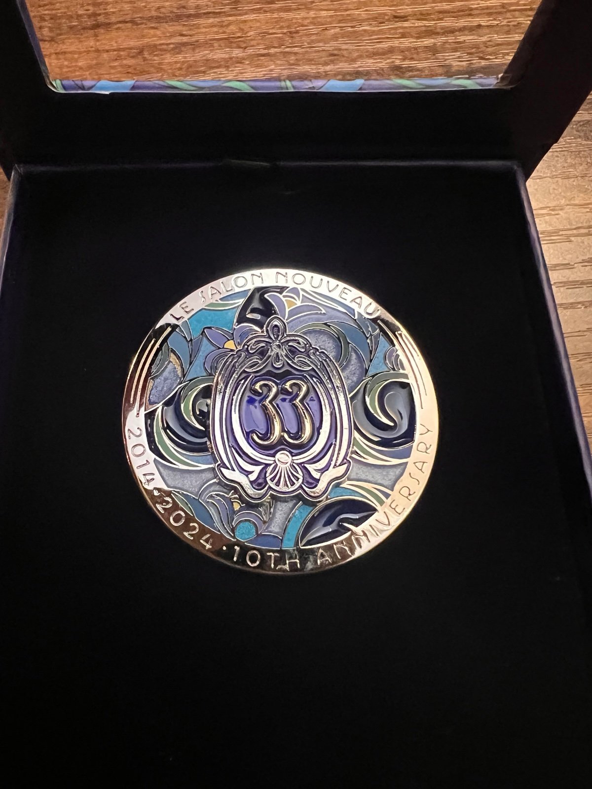 Disney Club 33 Pin Le Salon Nouveau 10th Anniversary