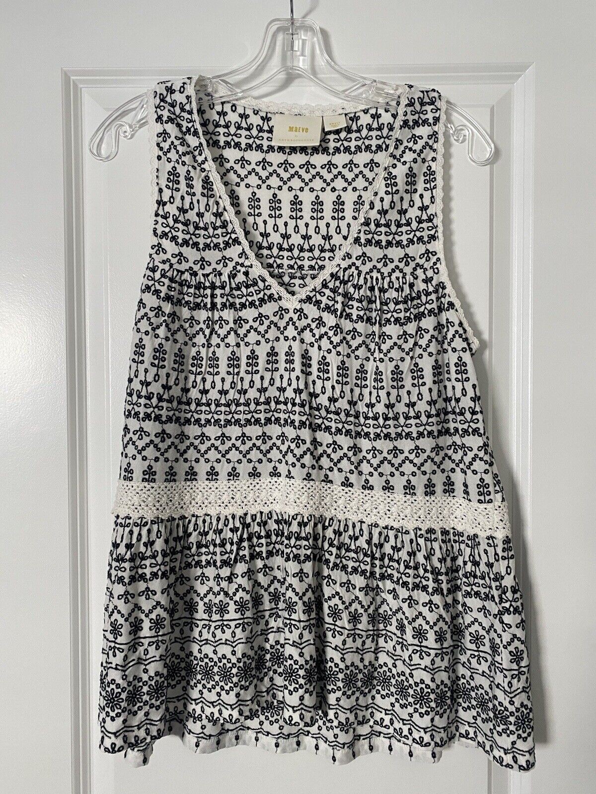 White Black Embroidered Eyelet Tank Size Small