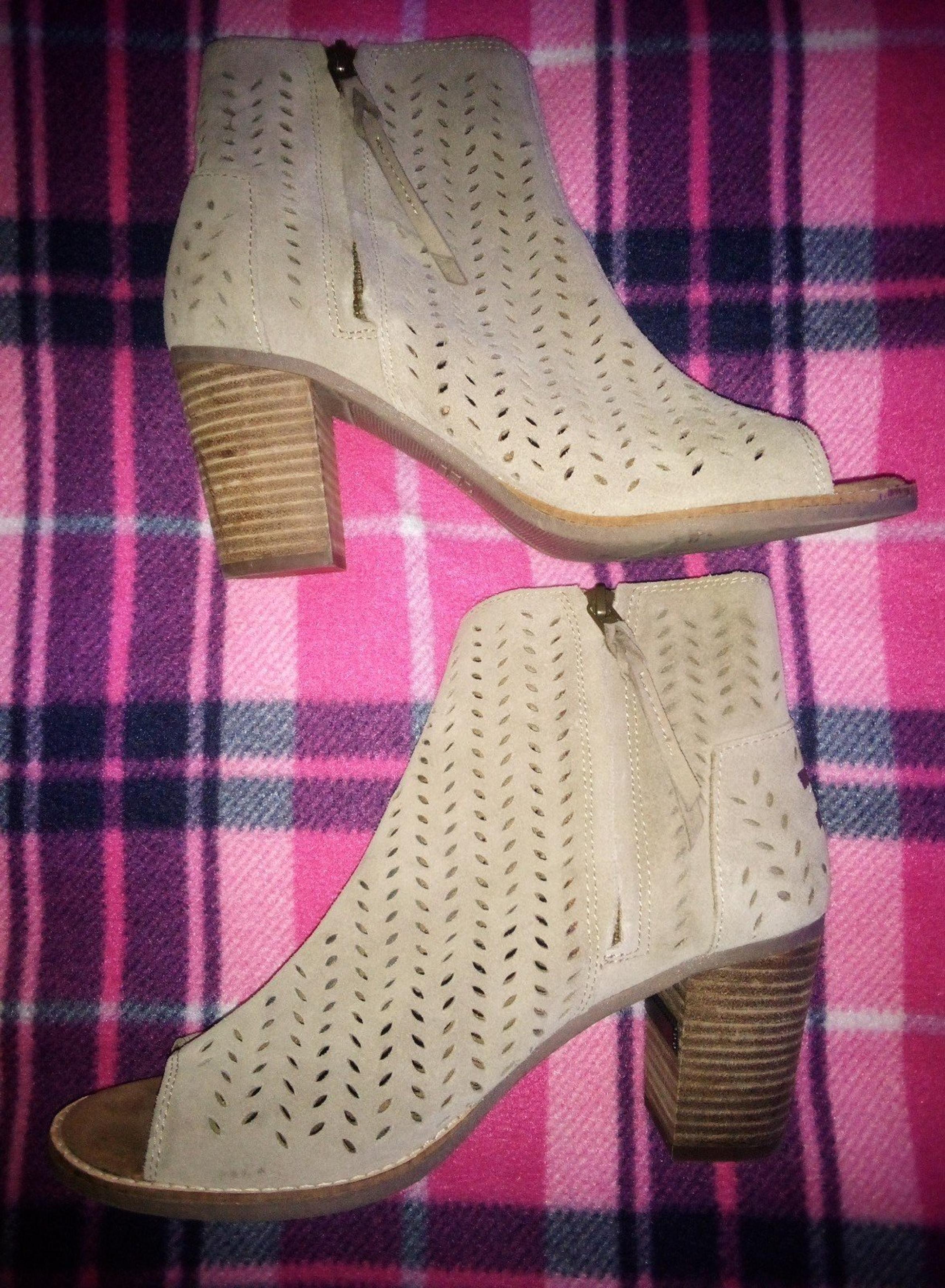 Toms Designer Cuban Heel Booties•Womens Size 9