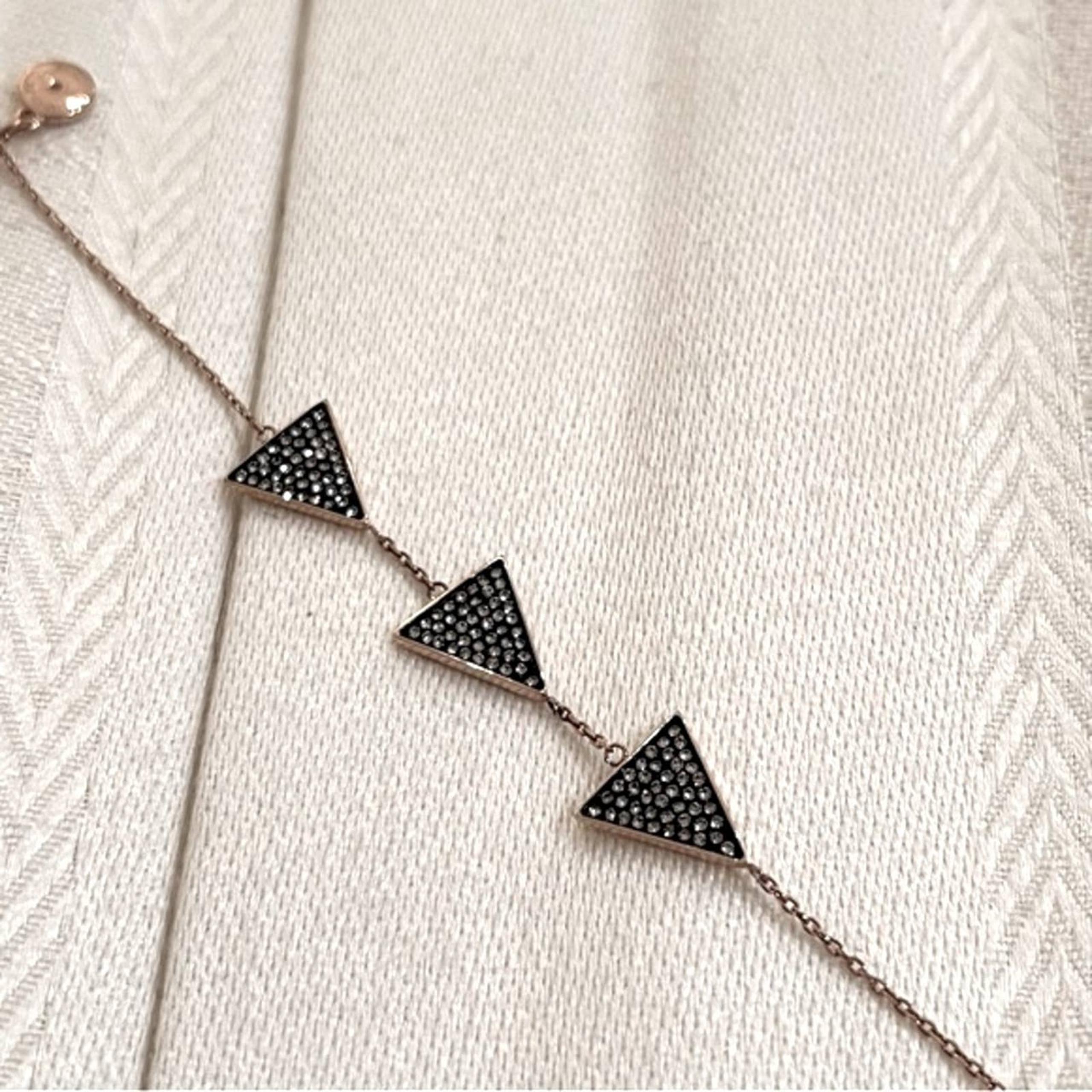 NWT MICHAEL Michael Kors “Brilliance Motifs” Triple Triangle Pave Bracelet
