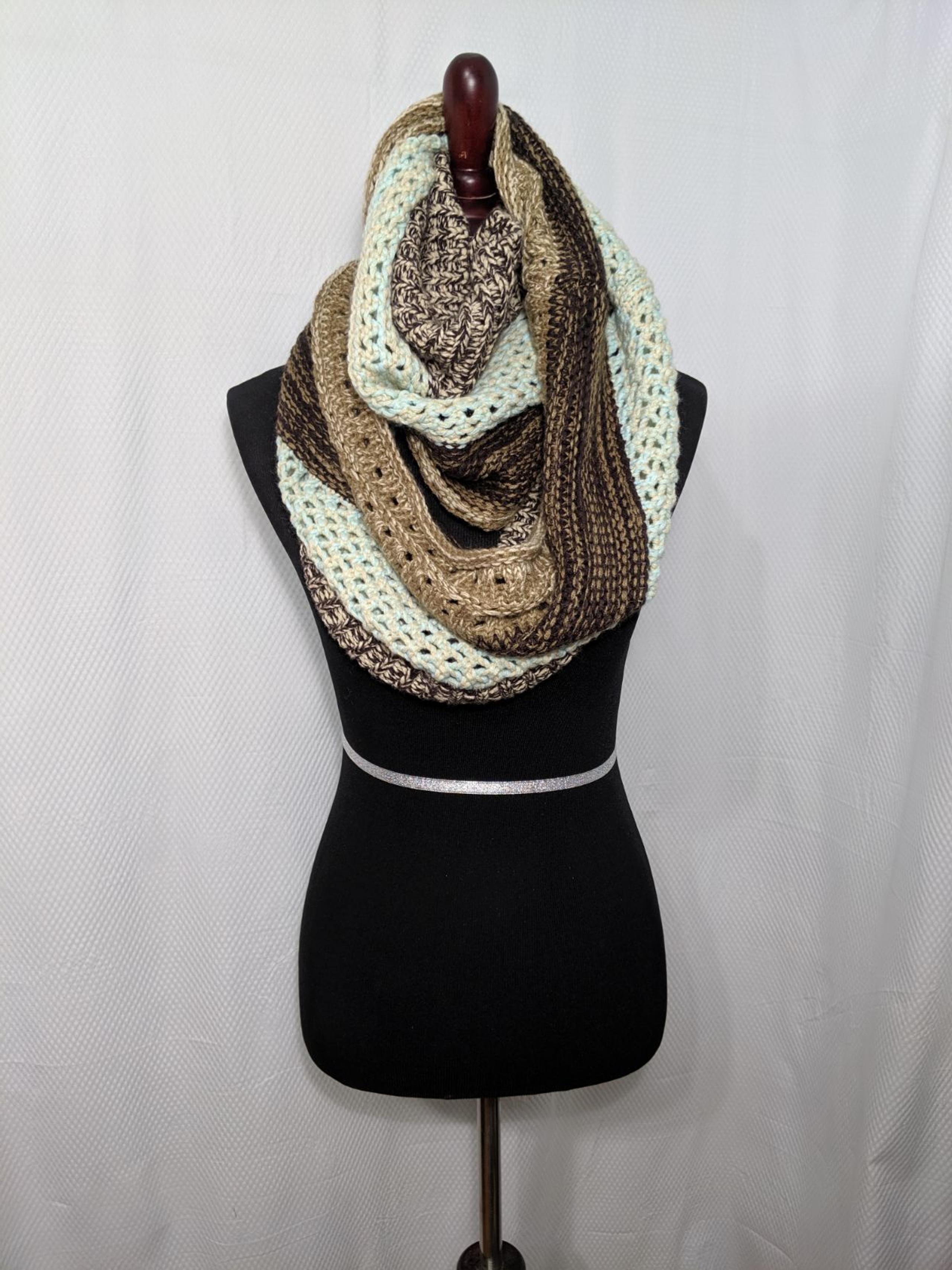 Look Crocheted Infinity Scarf Neutral sd