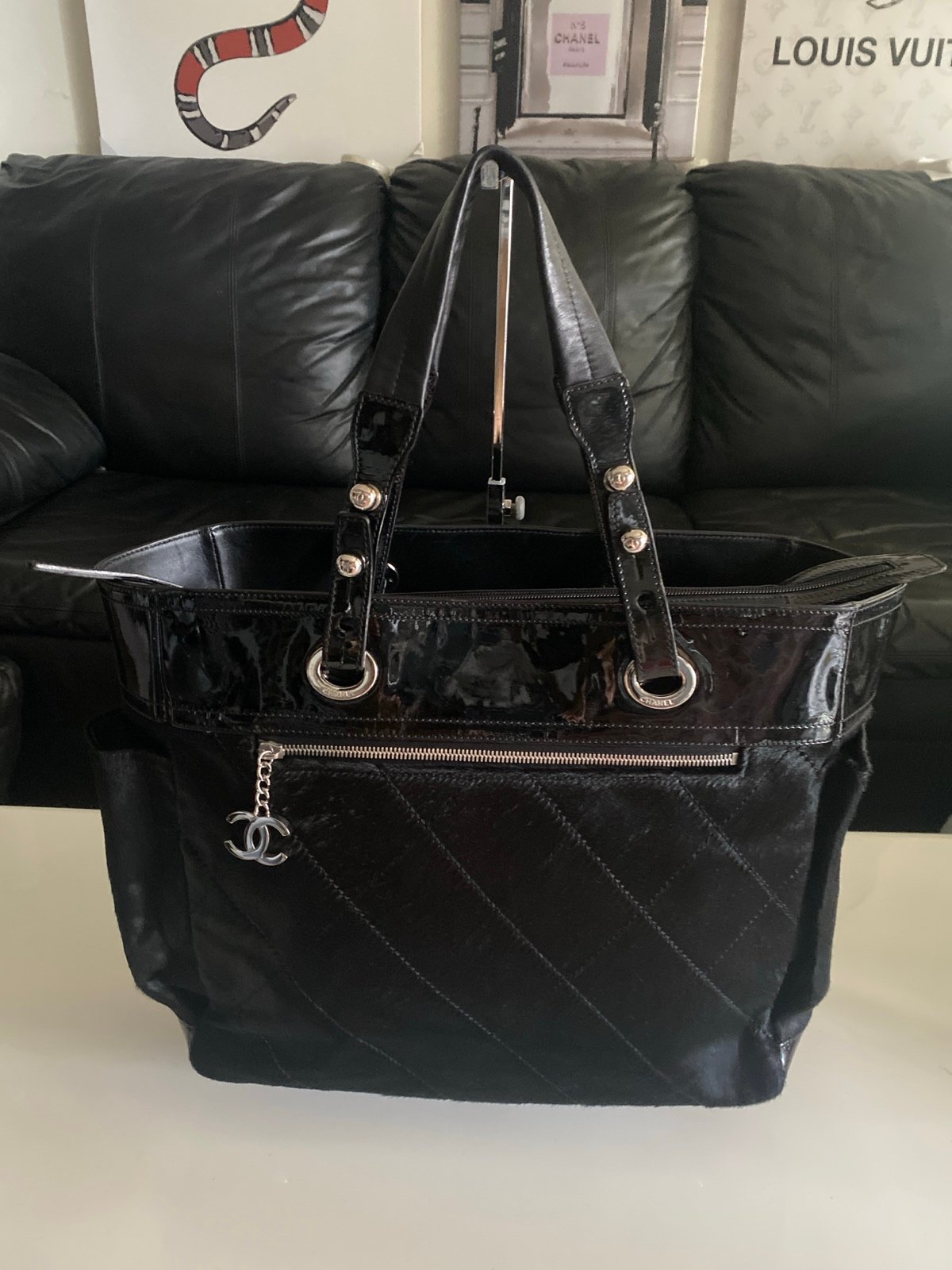 CHANEL Tote enamel & Fur Shoulder Bag