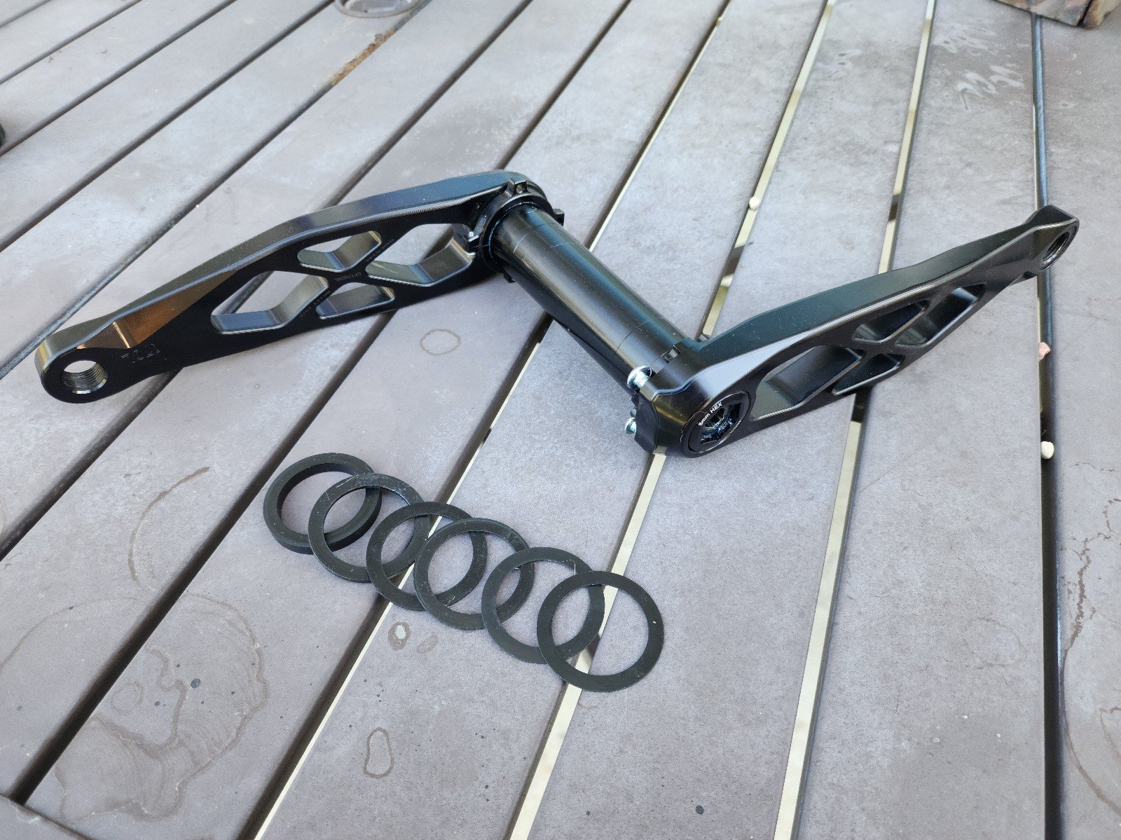 5Dev mountain bike cranks.