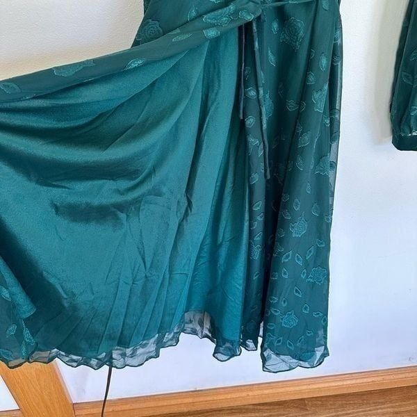 Lulus Women’s Evening of Elegance Emerald Green Floral Jacquard Wrap Midi Length - detail