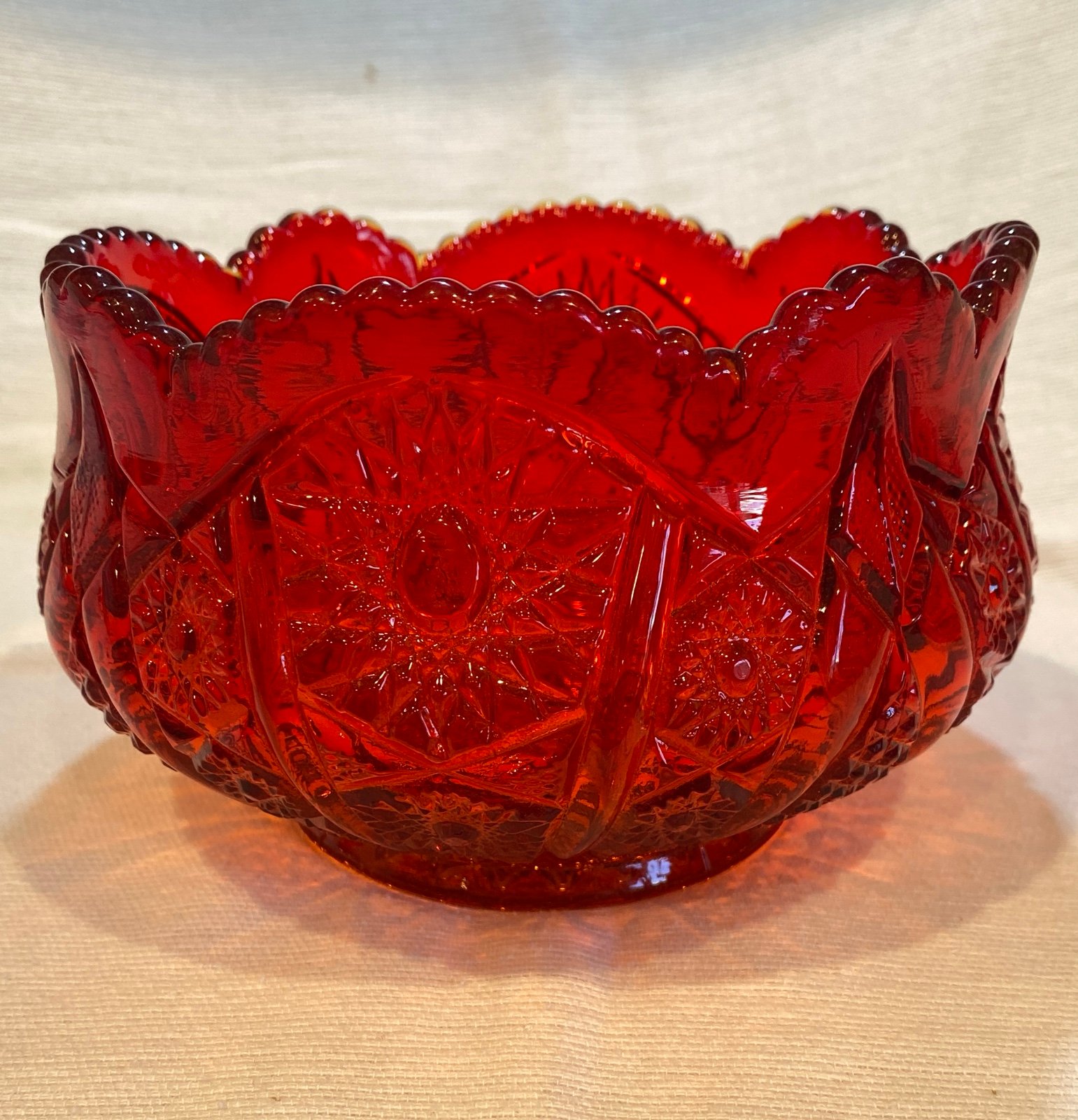 Vintage INDIANA GLASS Red/Orange Amberina “HEIRLOOM SUNSET” 7-Inch Bowl