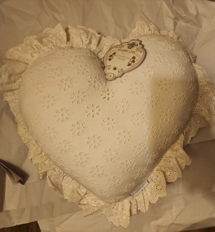 Bnwt heart shaped eyelet pillow with ruffles