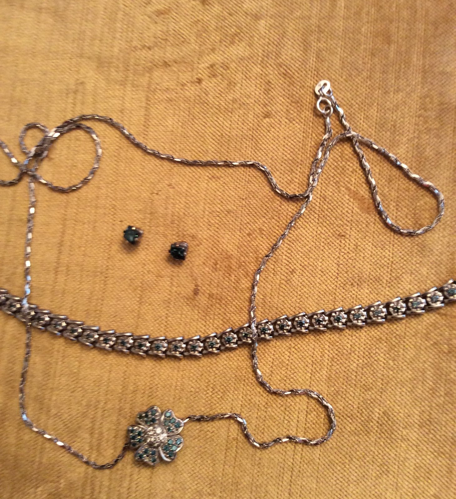 White and Teal diamond set