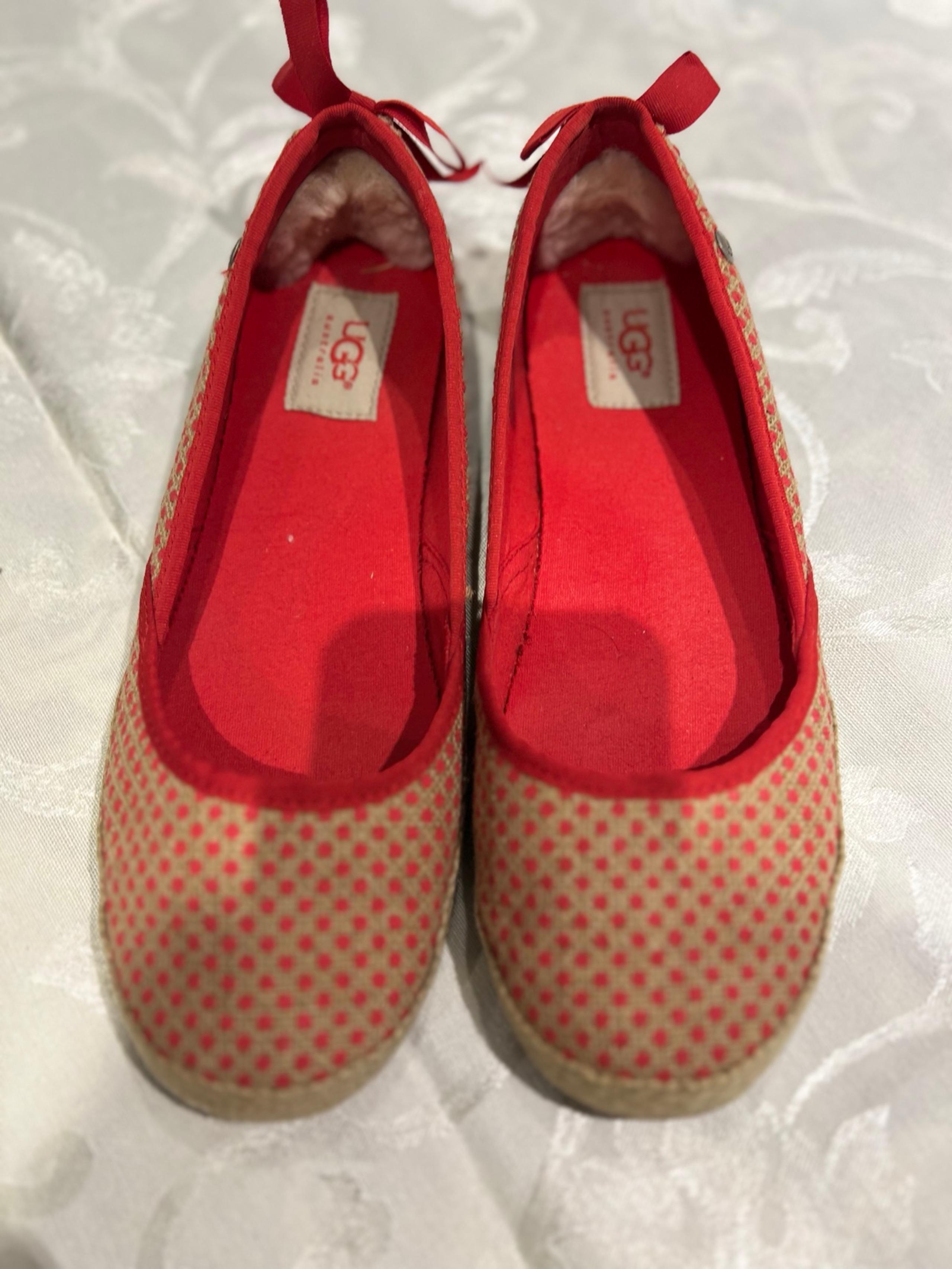 UGG women flat alpargatas red polka dot coastal core Summer Casual Sz 8