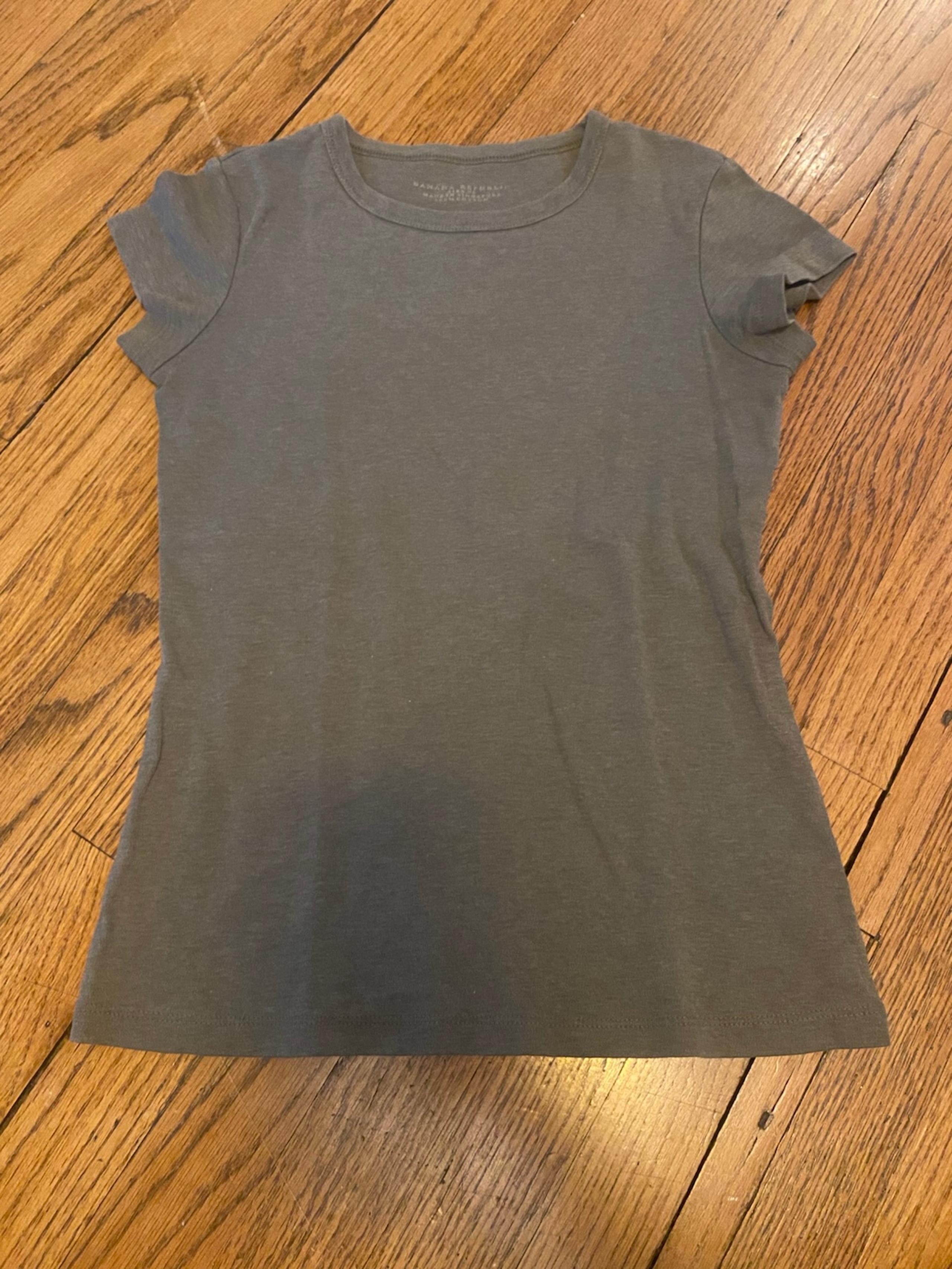 Banana Republic Women’s Timeless Crewneck T shirt size XS