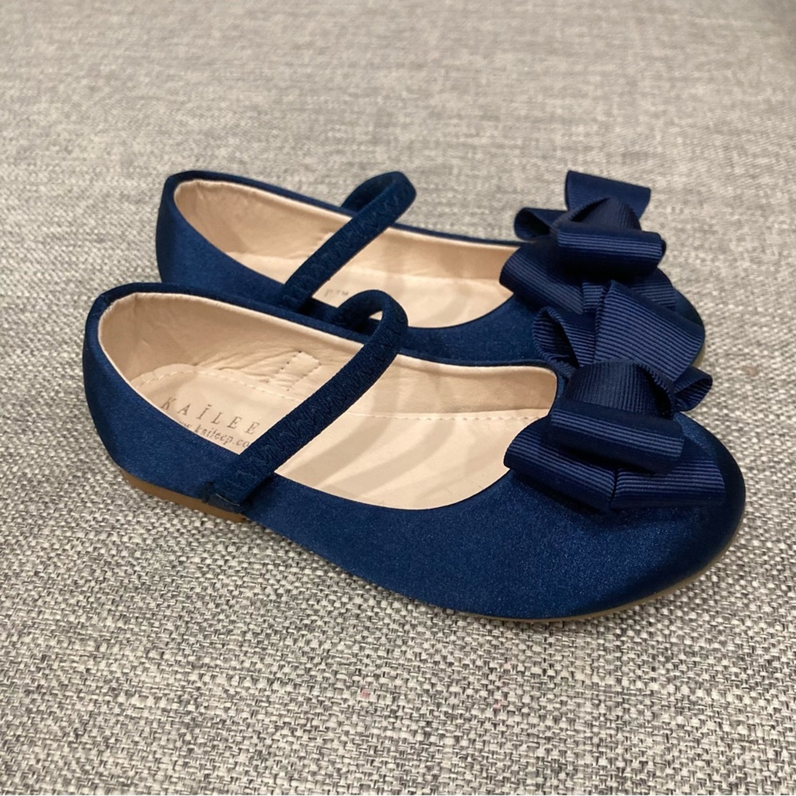 Kailee P size 9 Navy Blue Satin Ballet Flats w Grosgrain Bow NWOT includes box