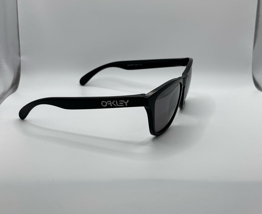 Oakley Frogskins Full Rim Authentic Polarized Sunglasses 55 17 139 009013-F755