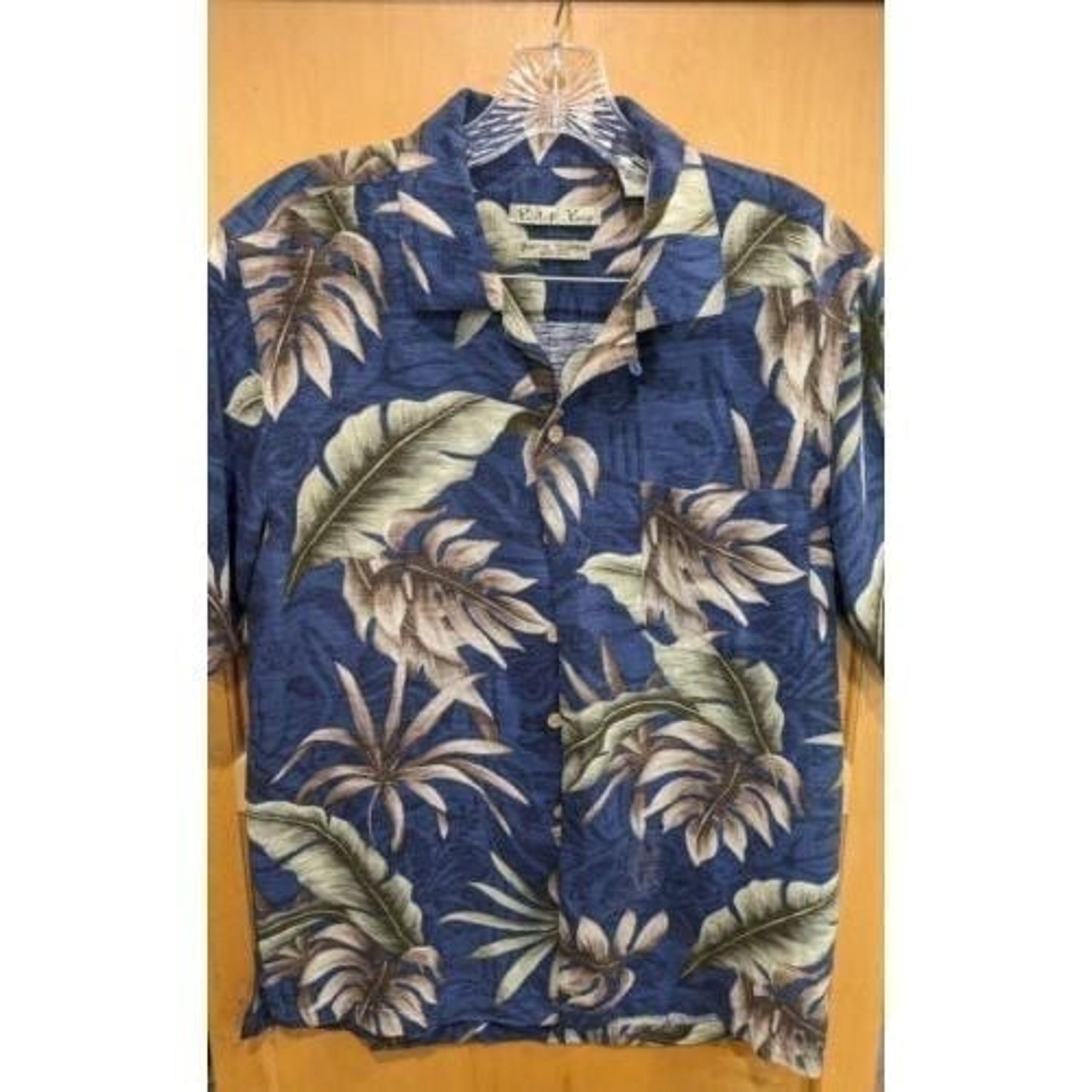 Batik Bay Mens Shirt  Size Small  Hawaii Tribal Short Sleeve 100% silk