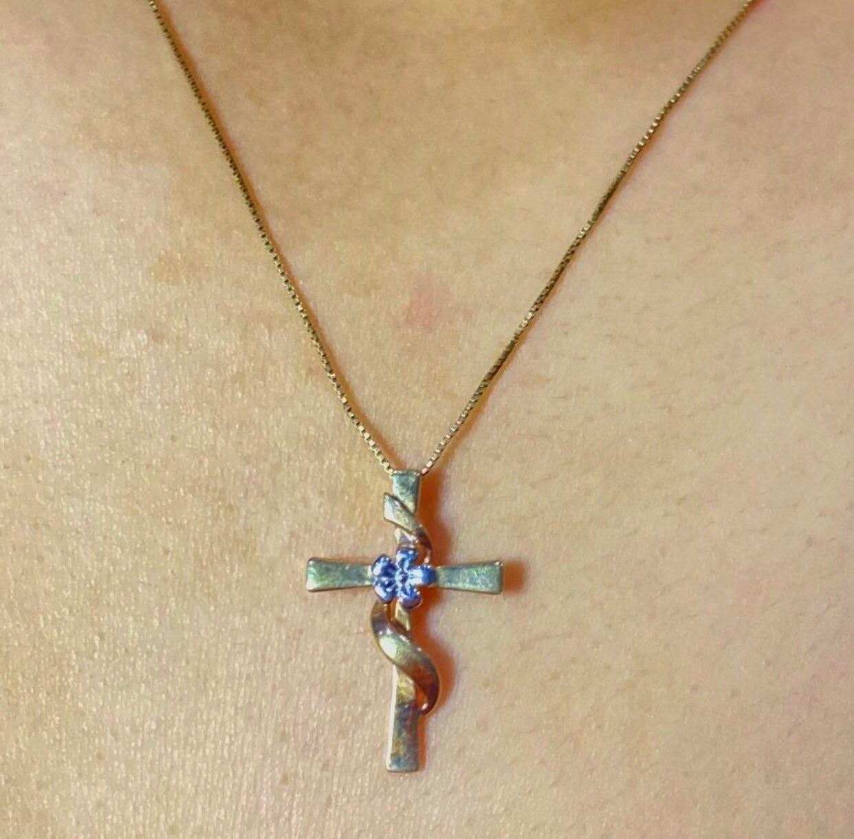 18k Gold Cross Necklace