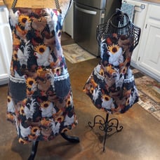Mother daughter chicken print apron set