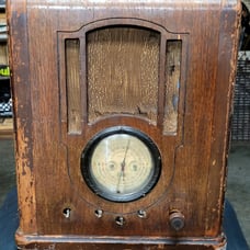1935 montgomery wards Airline tombstone radio.