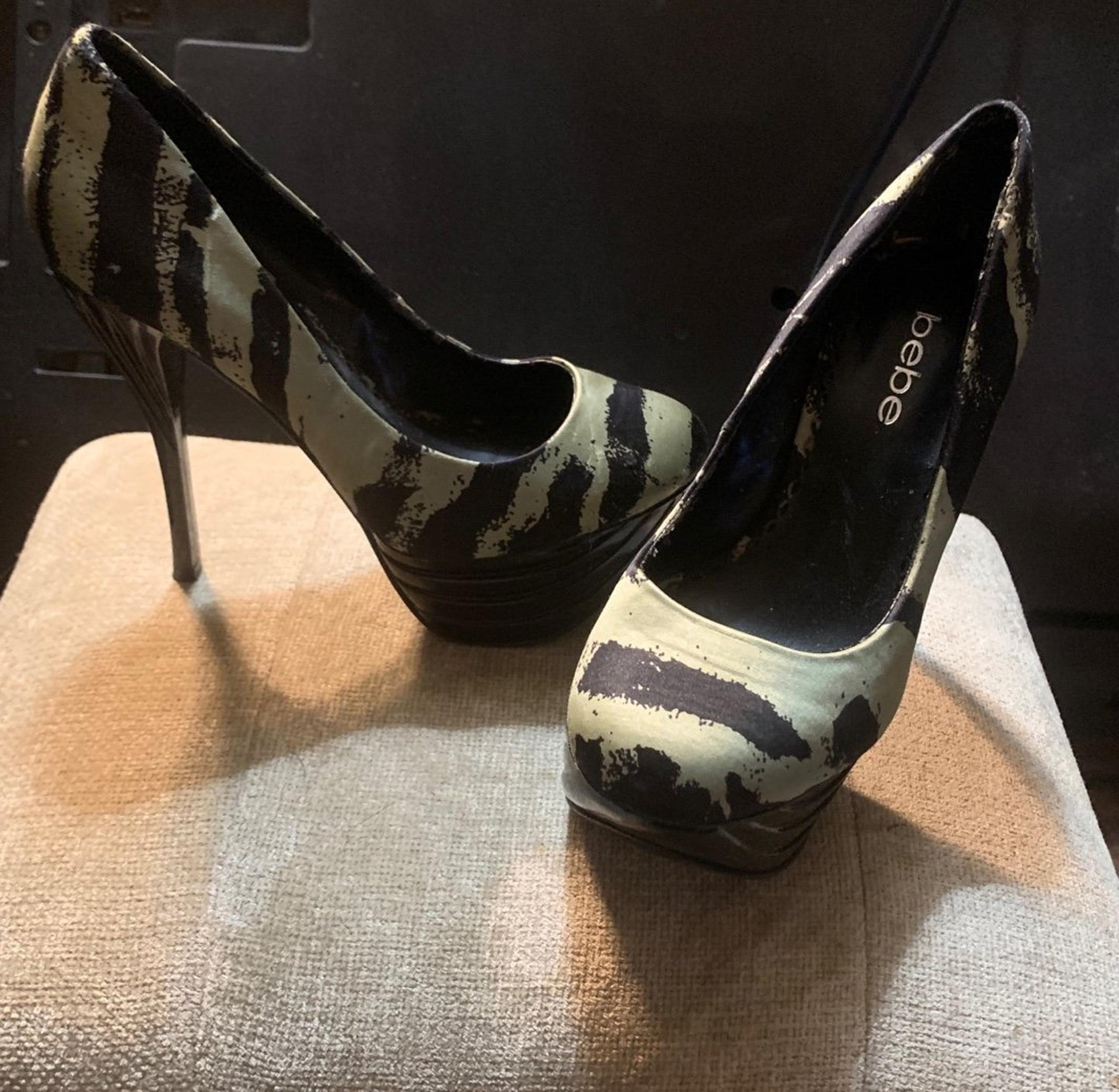 BEBE Green and black zebra print heels