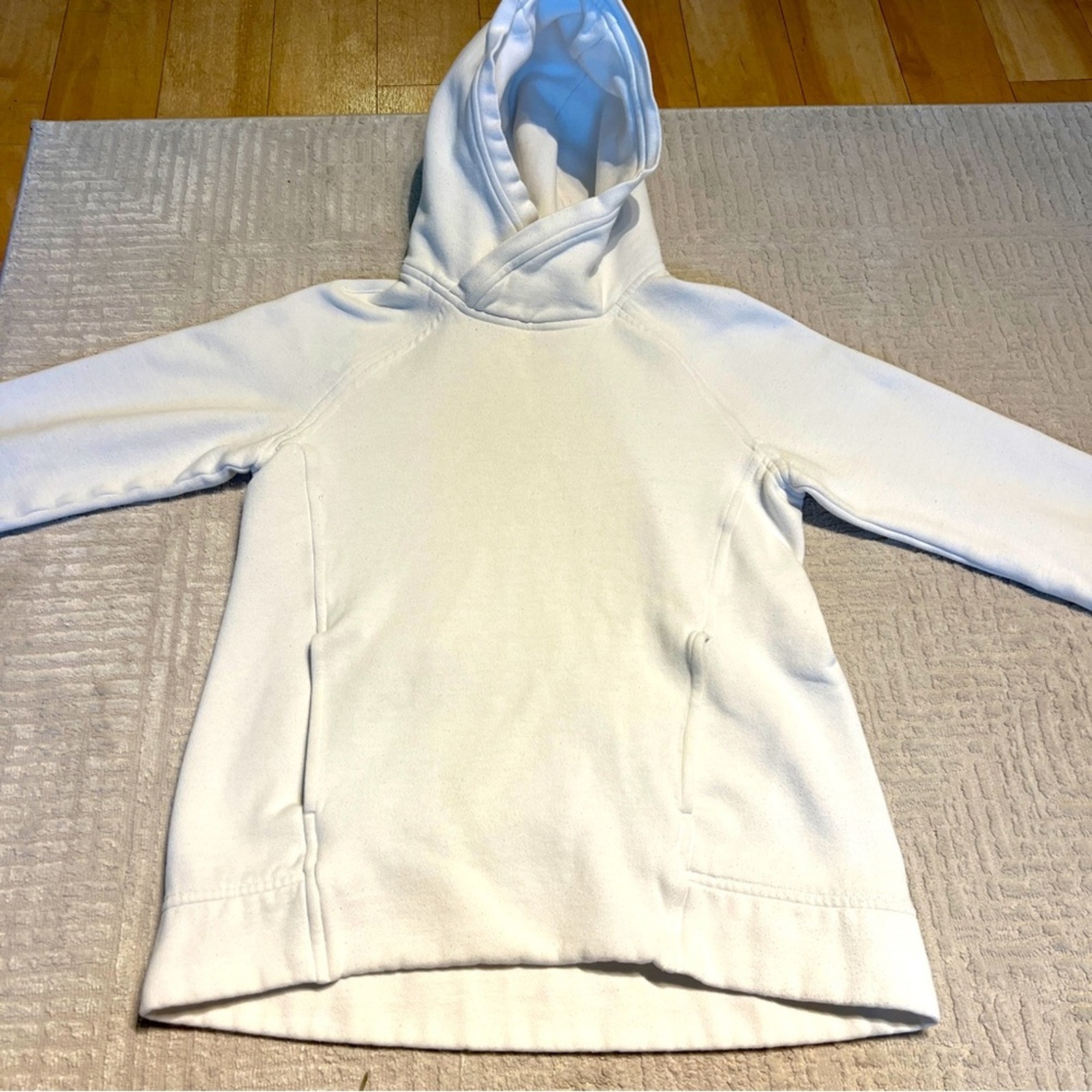 LuluLemon Women’s 4 White Pullover Hoodie