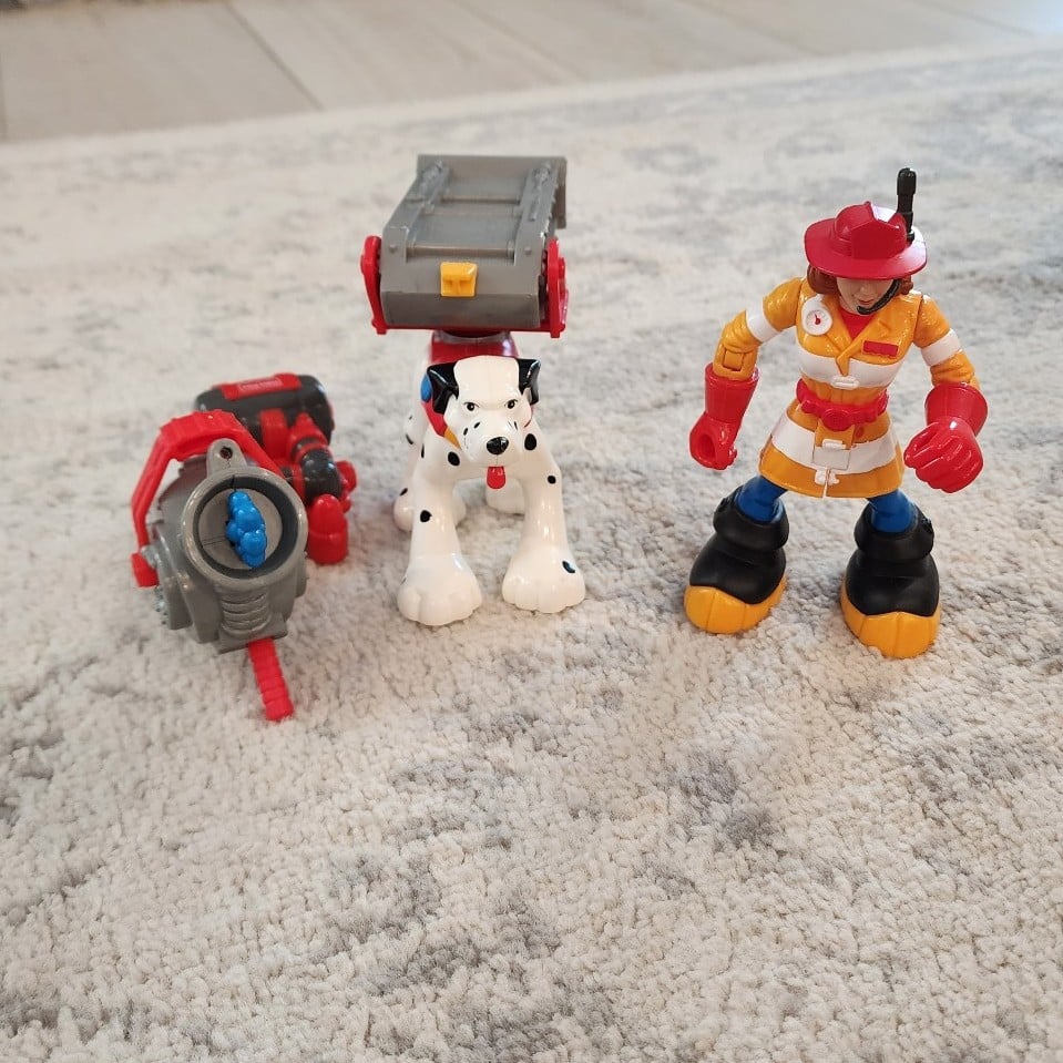 1998 Fisher-Price firefighter Wendy Waters & Smoky Fire Dog playset