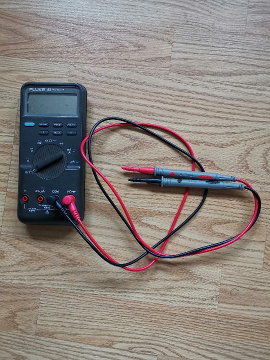 fluke 83 digital multimeter calibrated