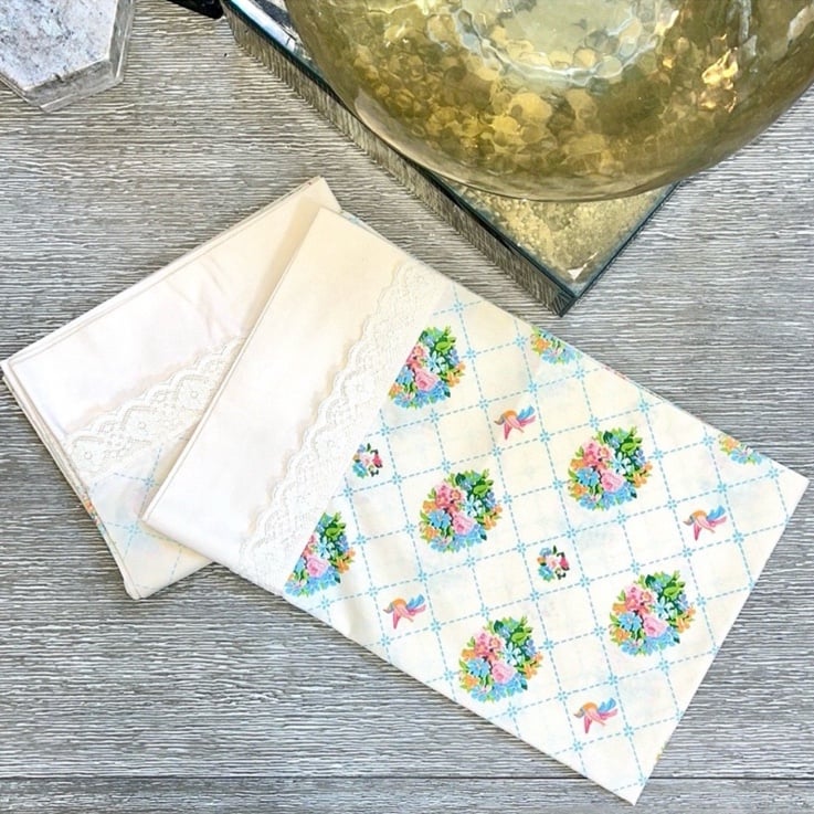 Vintage Gloria Vanderbilt Atelier Martex Floral Pillowcases