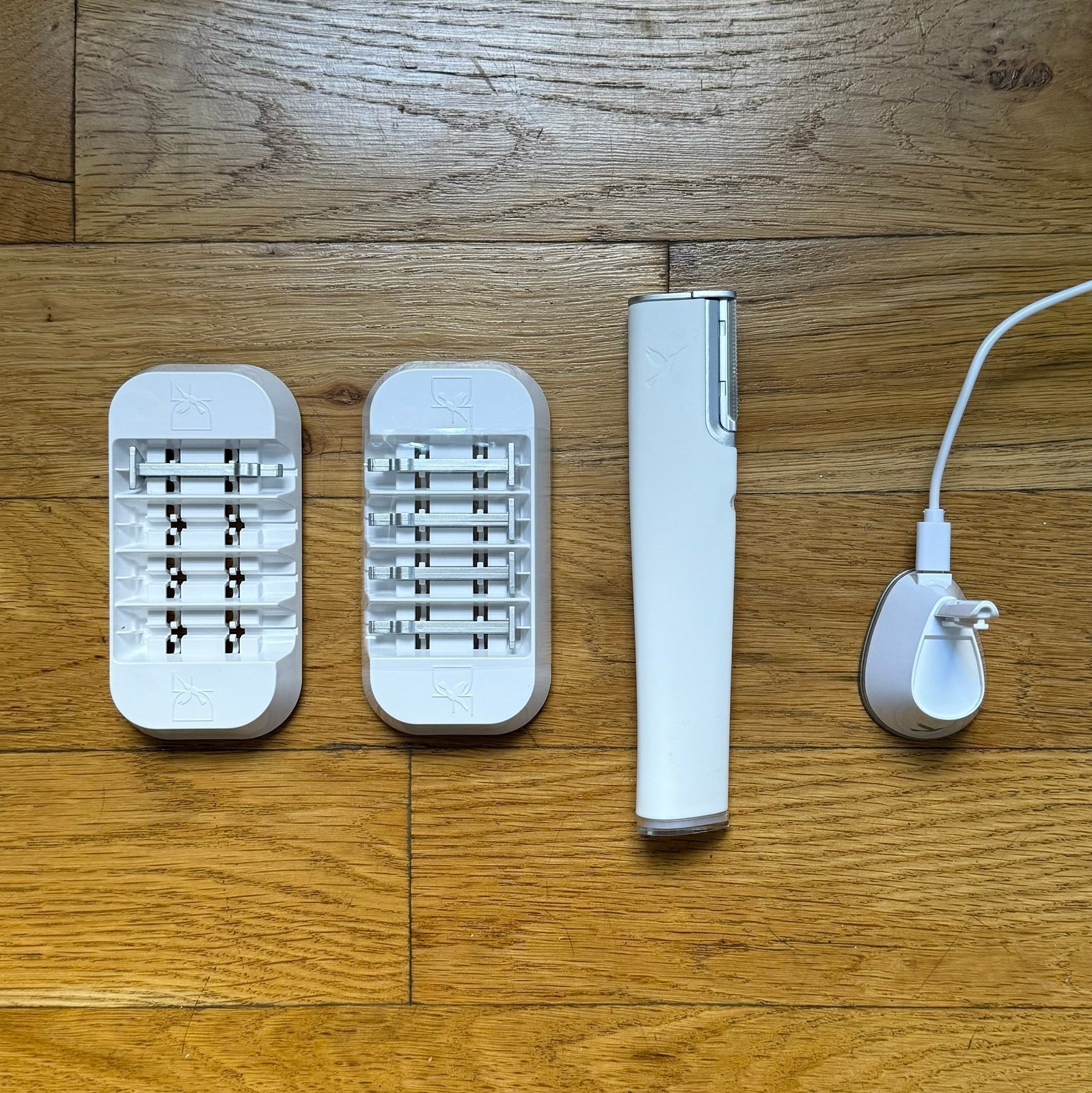 white Dermaflash & replacement blades bundle (O/S)