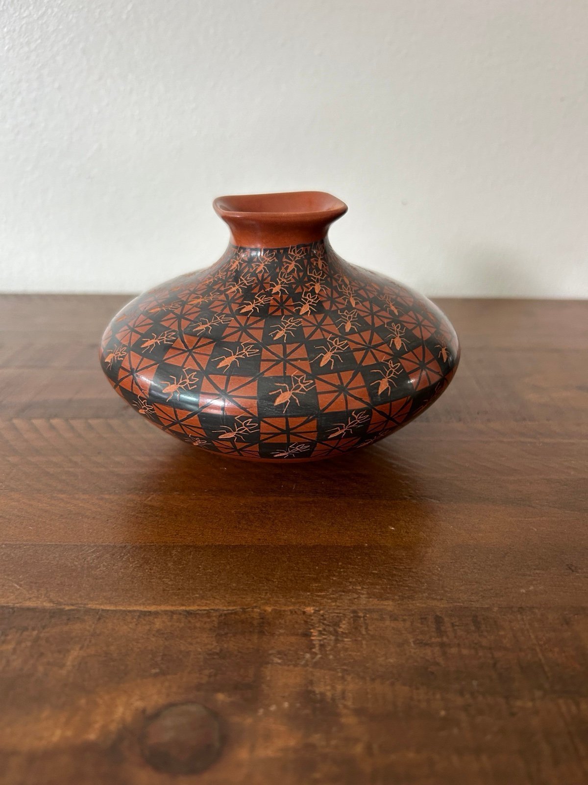 Ant Design on Checkerboard Vase - Mata Ortiz Pottery