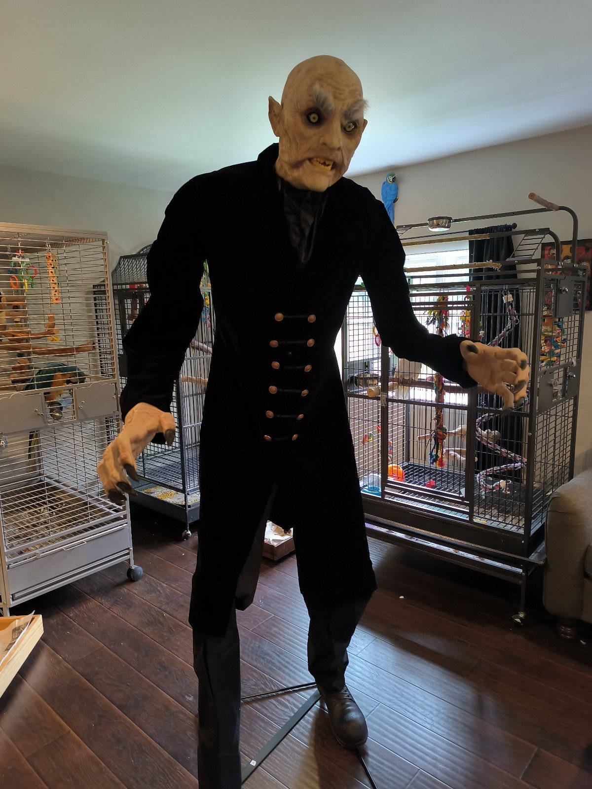 Halloween animatronic prop vampire