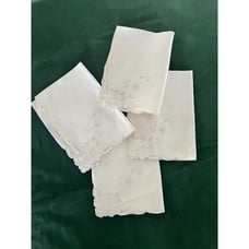 4 Hand Embroidered Pure Linen Floral Napkins Scalloped Edges Set Vintage NWT