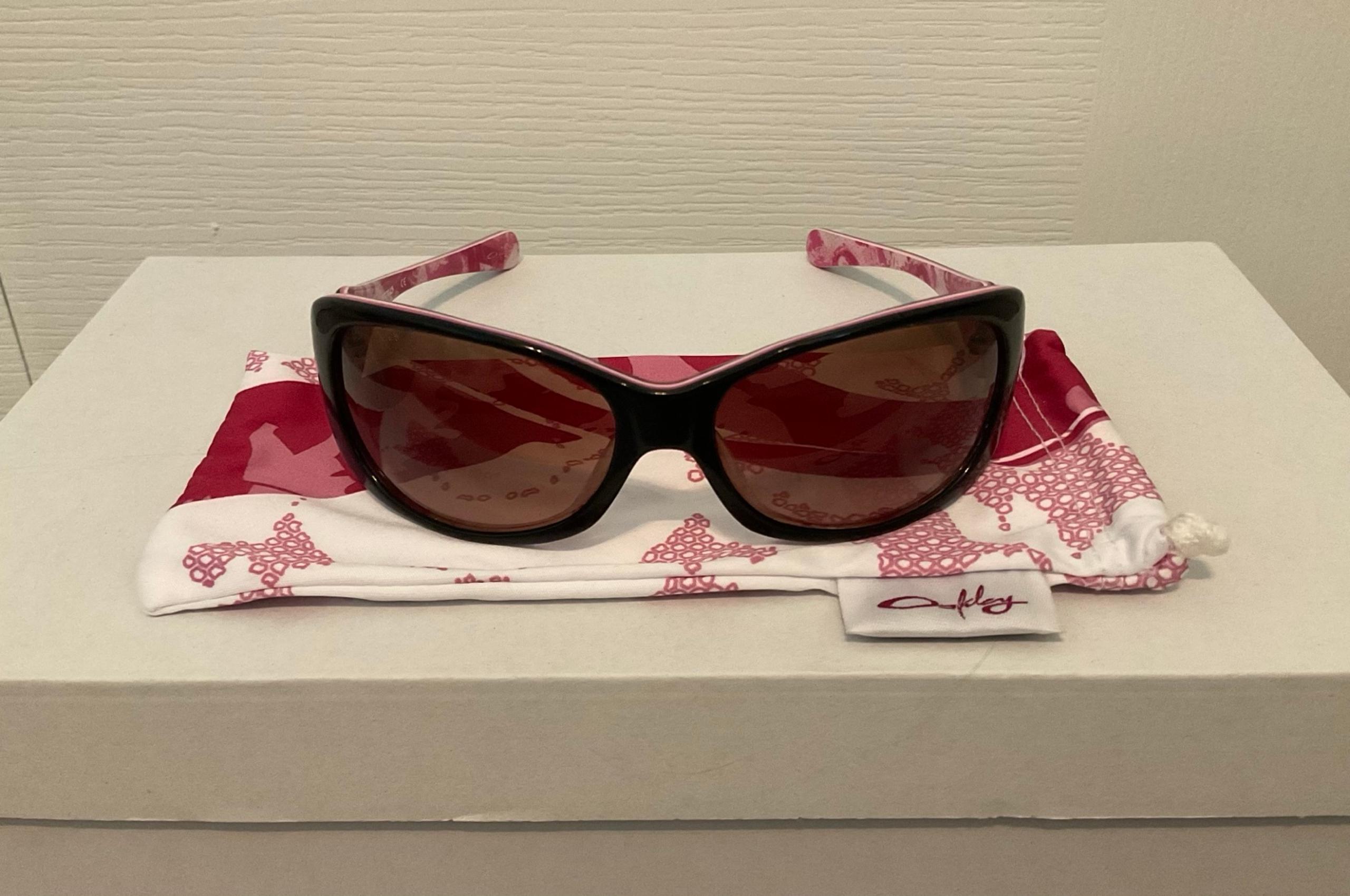 oakley dangerous breast cancer awareness sunglasses