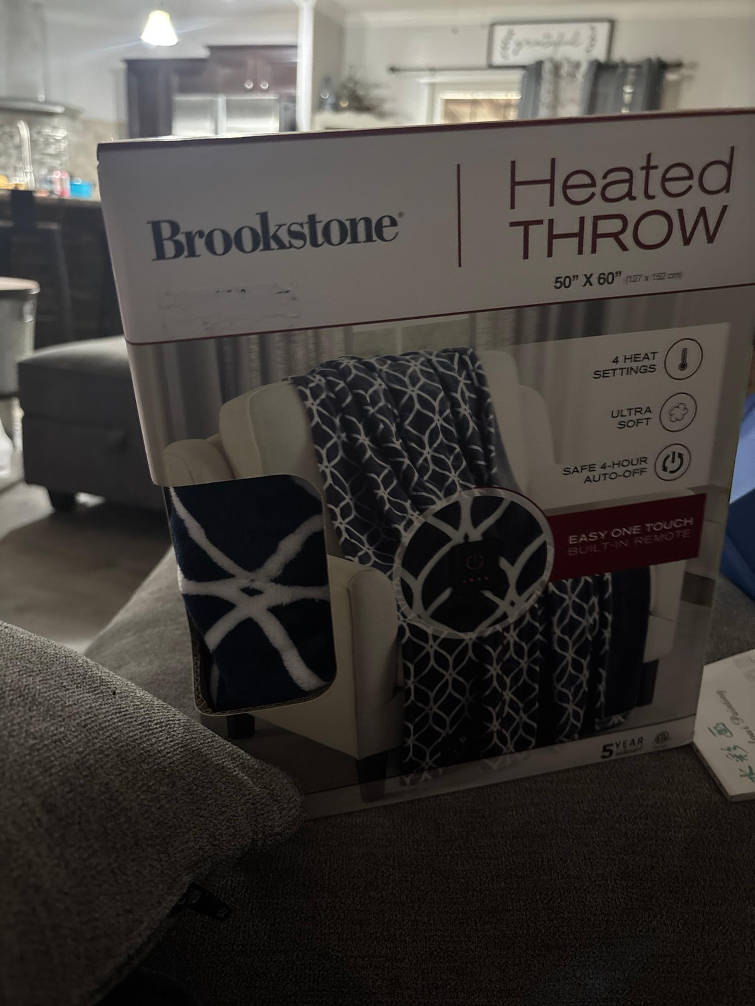 NEW BROOKSTONE  Heated Plush Blanket  navy & white